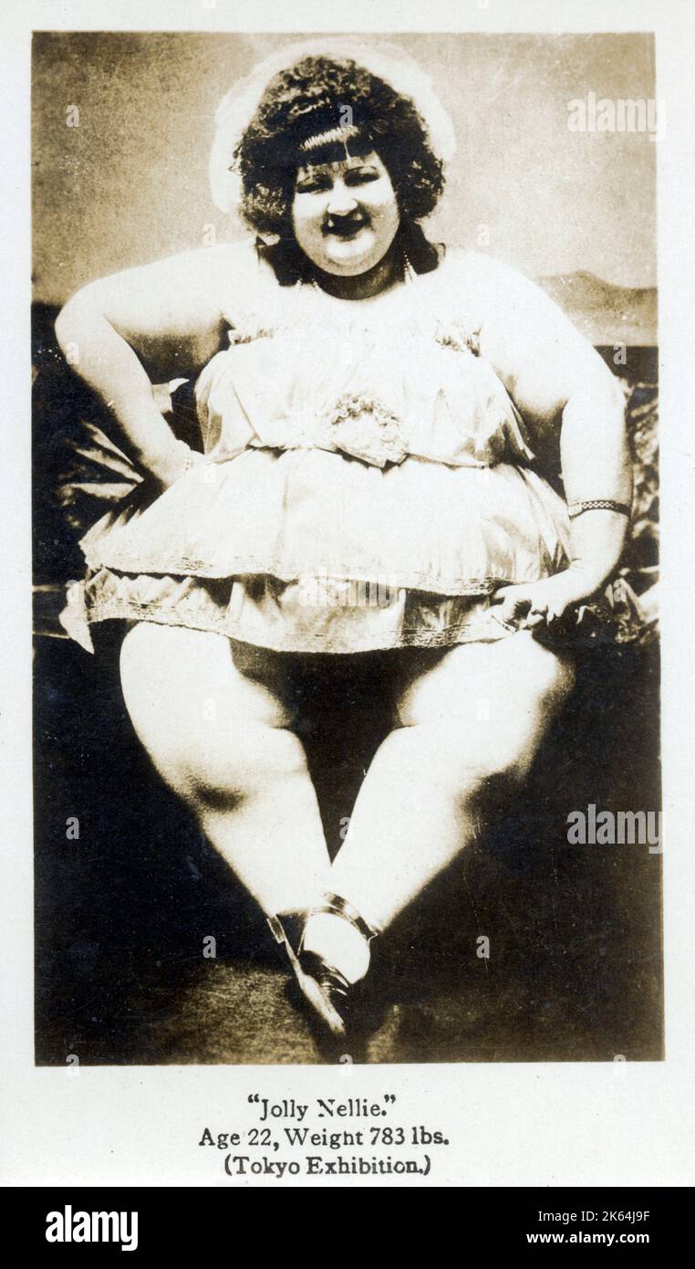 Jolly Nellie (642 libbre) - durante una mostra a Tokyo, in Giappone. Dalla piccola comunità mineraria di Jobs vicino al confine della contea di Athens-Hocking, Nellie Blanch Lane (1898-1955) fiorì come spettacolo da circo durante gli anni '1920 ed è apparsa in tre film. Foto Stock