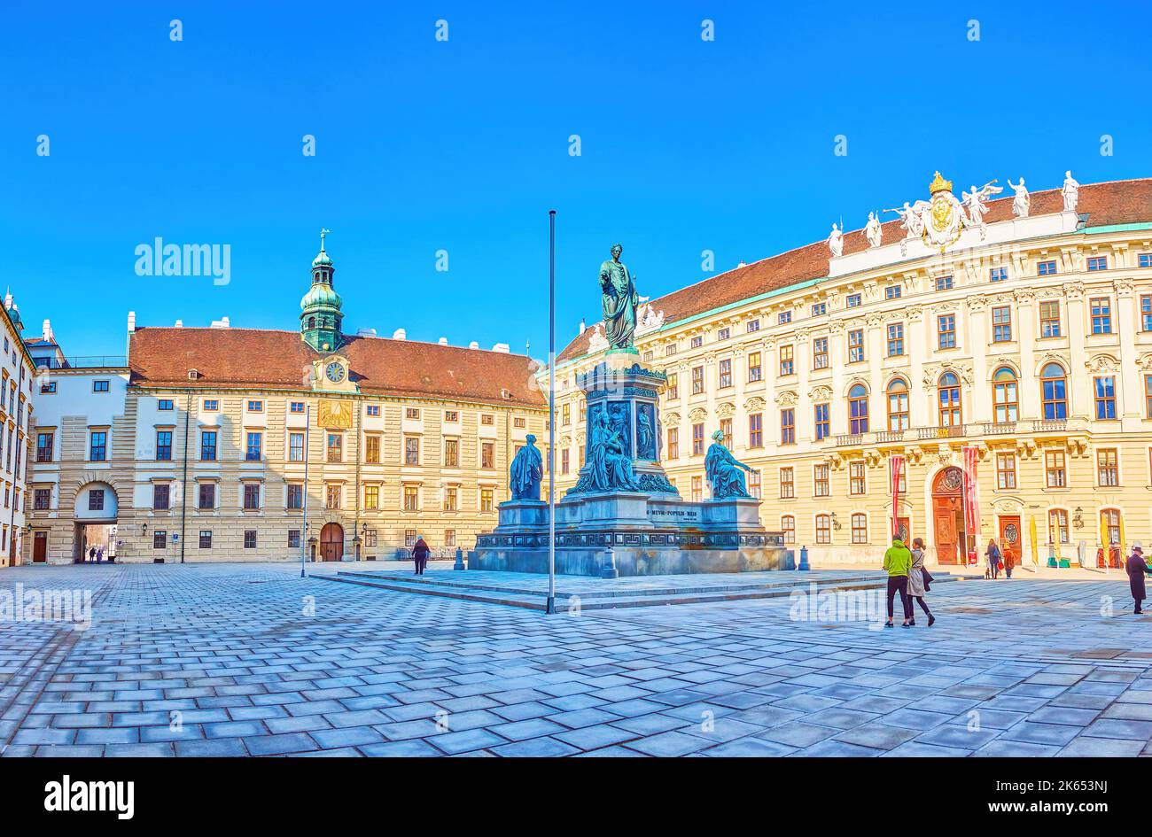 VIENNA, AUSTRIA - 17 FEBBRAIO 2019: Il monumento a Kaizer Franz i nel mezzo di in piazza der Burg del Palazzo Hofburg, il 17 febbraio a Vienna, A. Foto Stock