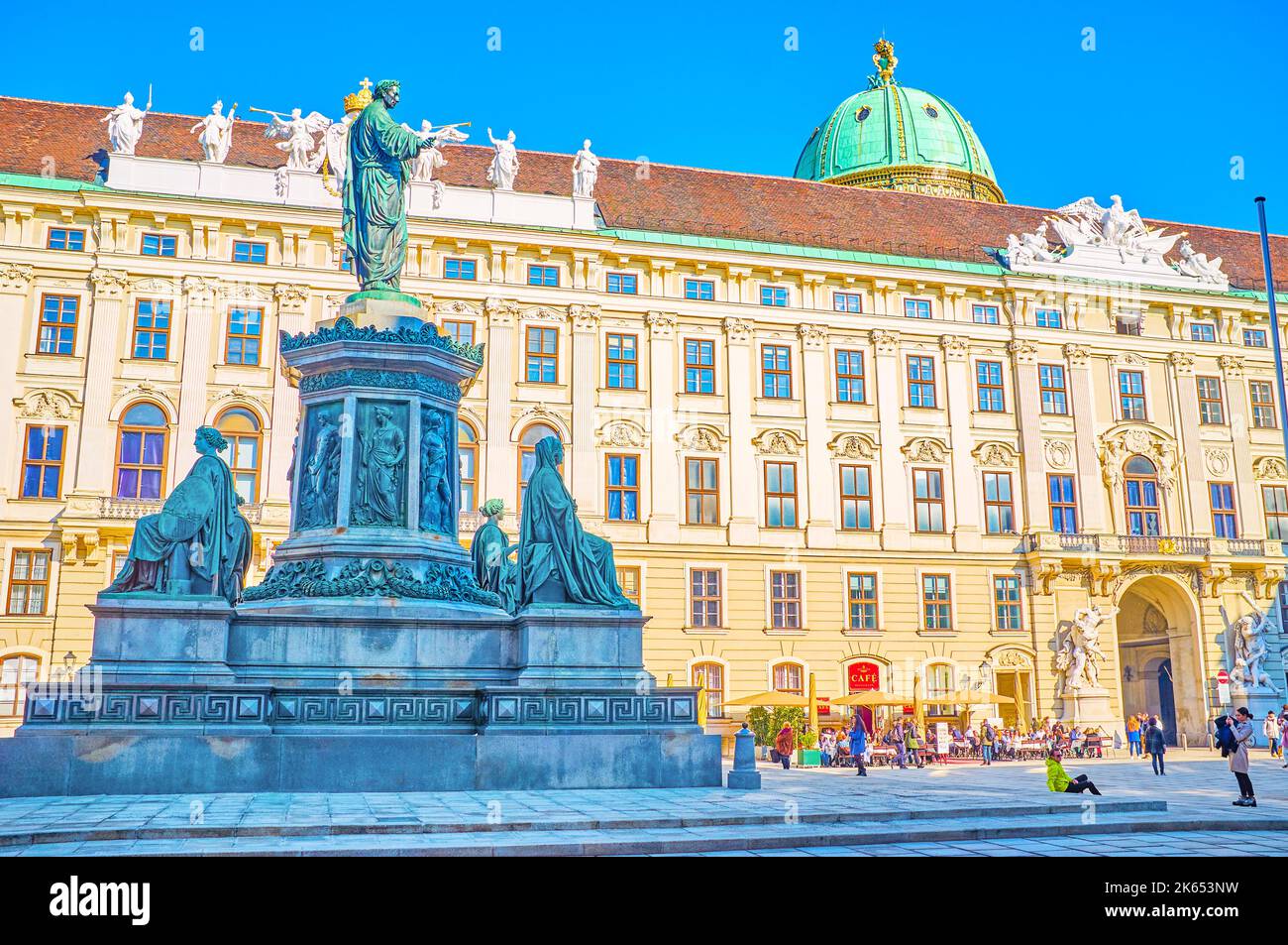 VIENNA, AUSTRIA - 17 FEBBRAIO 2019: Kaiser-Franz-Denkmal (Monumento a Kaiser Franz i) in piazza der Burg del Palazzo Hofburg, il 17 febbraio a Vien Foto Stock