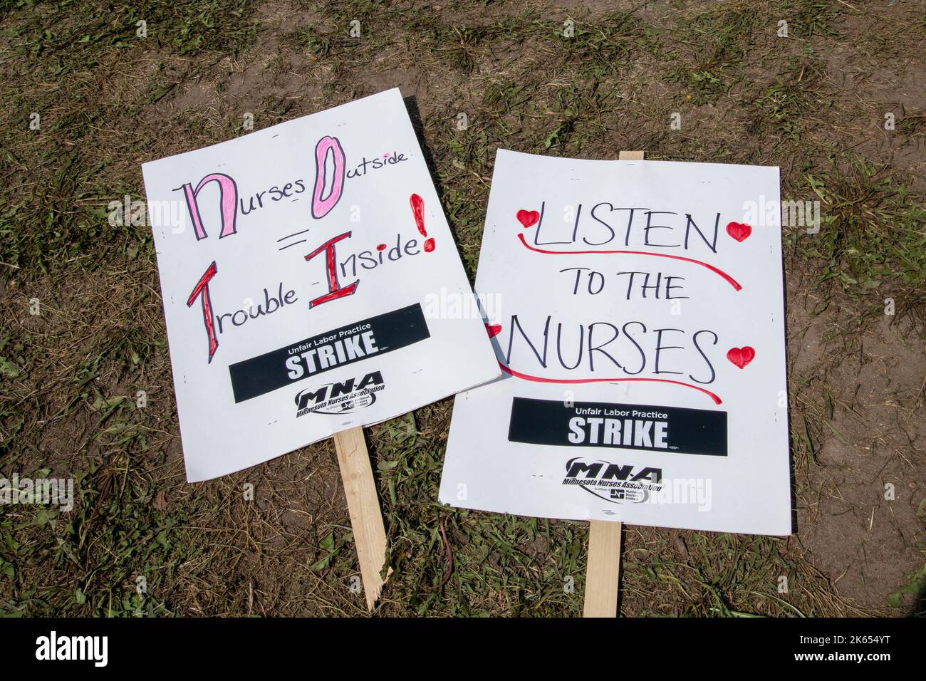 Maplewood, Minnesota. Gli infermieri colpiscono 16 ospedali nelle Twin Cities per tre giorni per ottenere salari migliori, livelli di personale migliori, un numero di dipendenti migliore Foto Stock