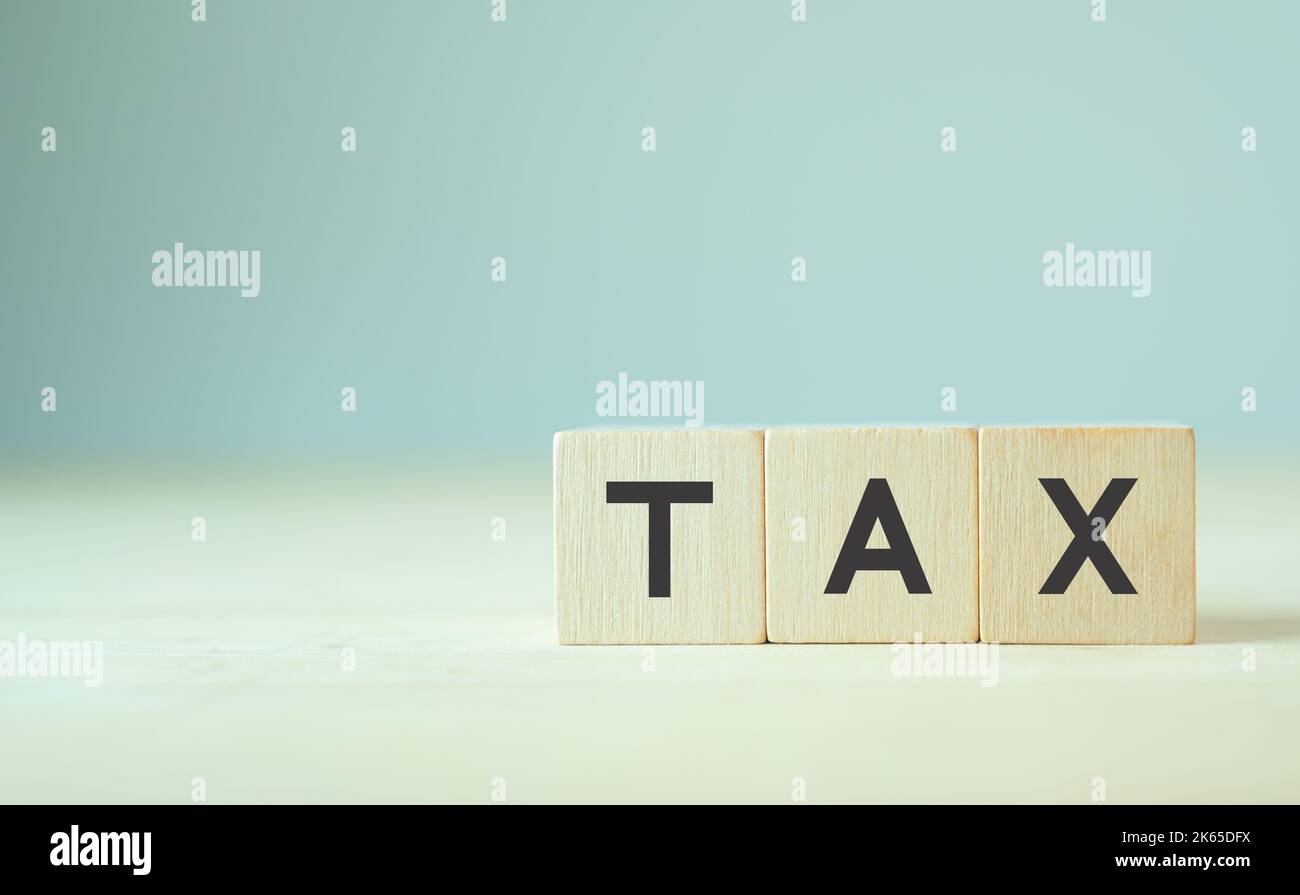 Concetto FISCALE. Include le tasse statali, il pagamento delle imposte, la governance, il calcolo della finanza, la contabilità fiscale, la statistica e la ricerca analitica dei dati, il calcolo Foto Stock