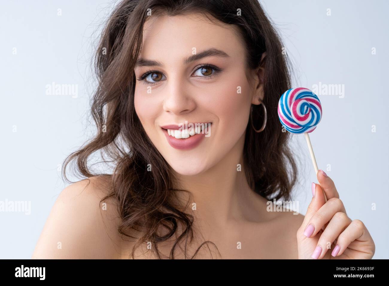 bellezza ritratto cura della pelle donna viso lecca Foto Stock
