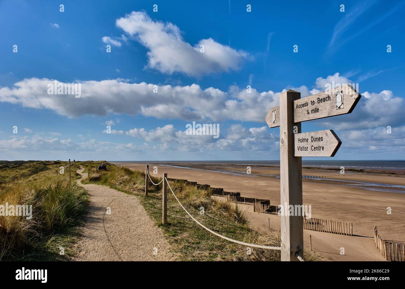 Peddars Way e Norfolk Coast Path presso Holme Dunes National Nature Reserve, Holme, Norfolk Foto Stock