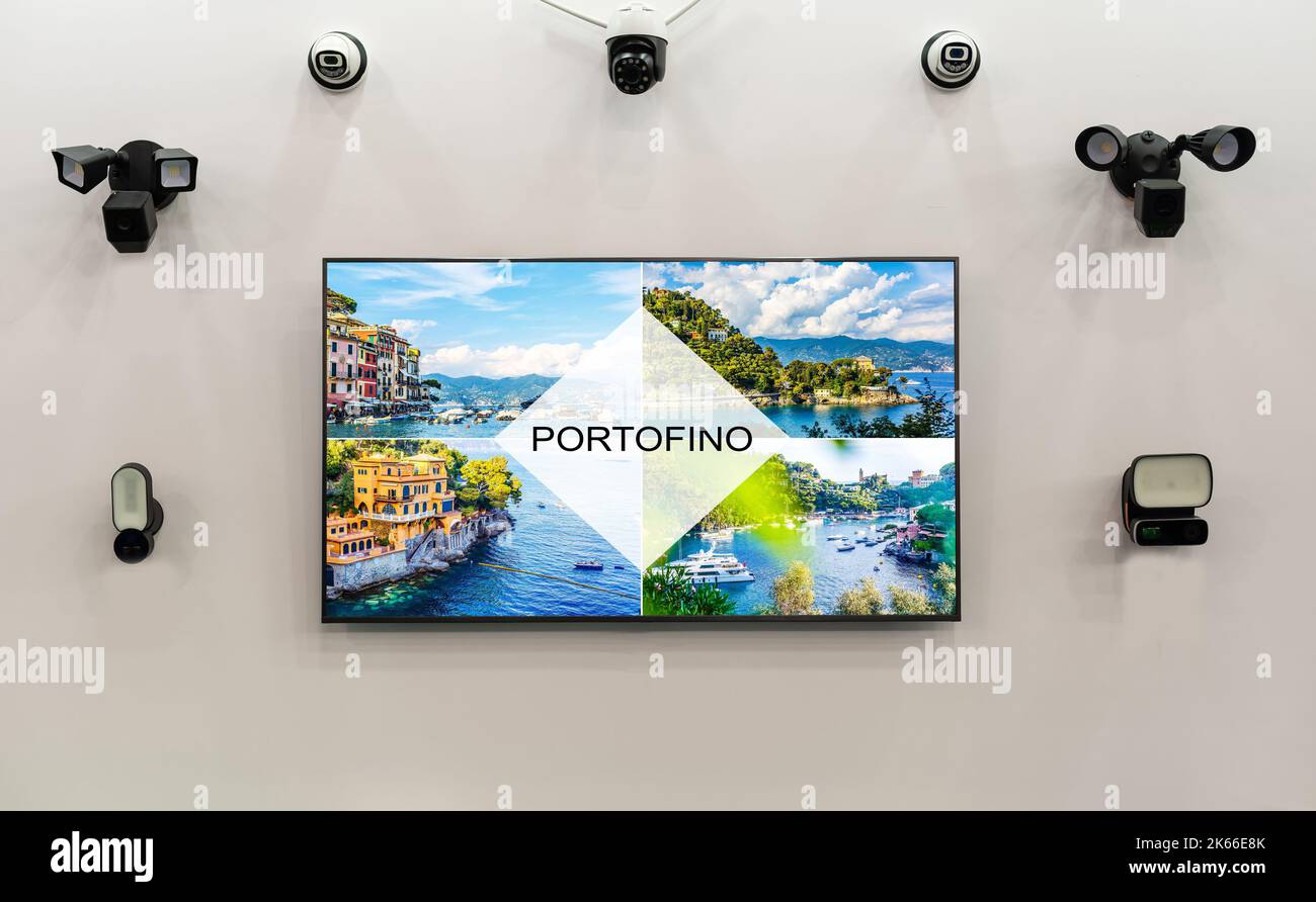 Diversi tipi di telecamere con un monitor dei luoghi d'Italia Foto Stock