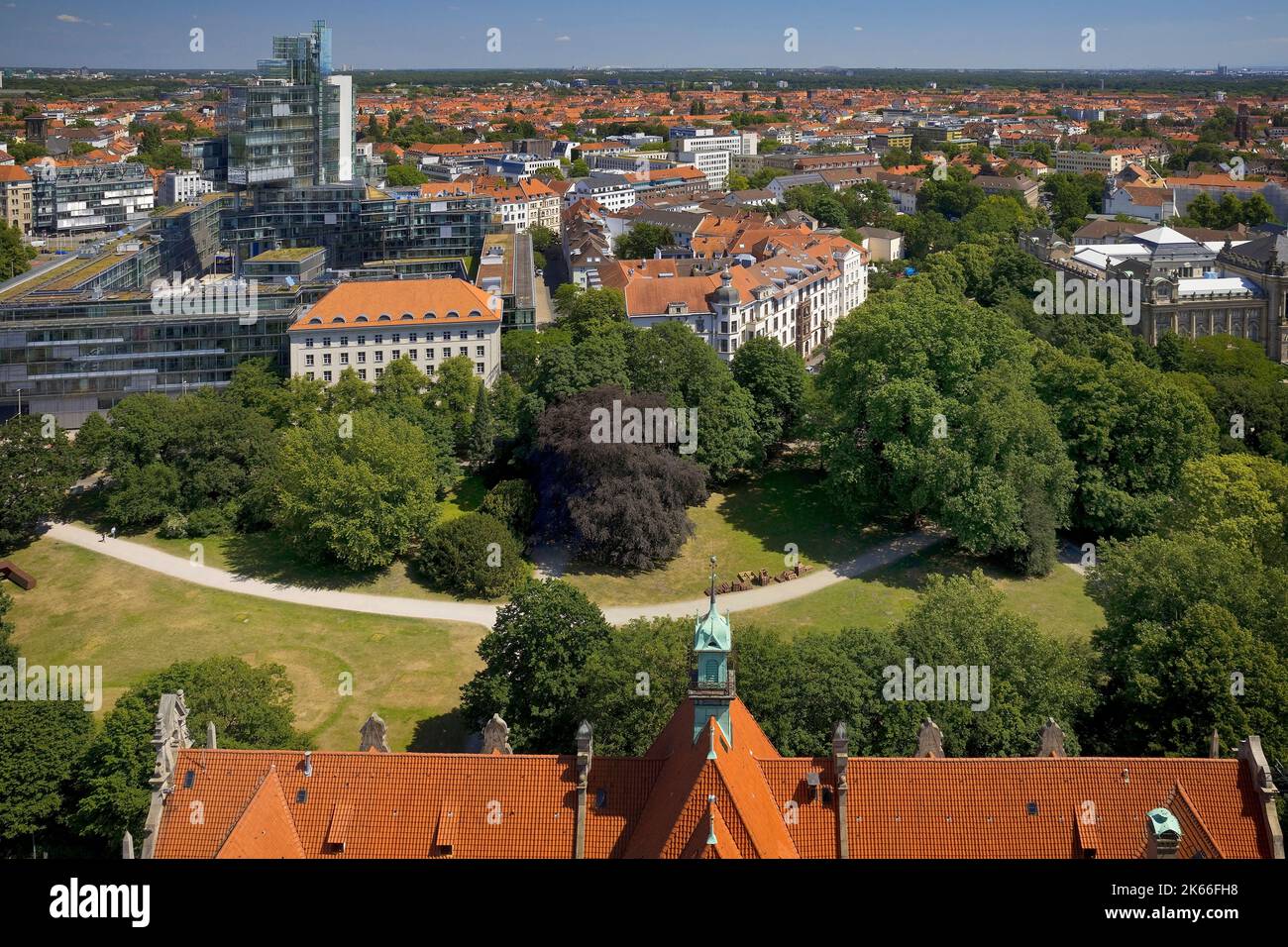 Vista dell'edificio amministrativo della Norddeutsche Landesbank dalla torre del municipio, Germania, bassa Sassonia, Hannover Foto Stock