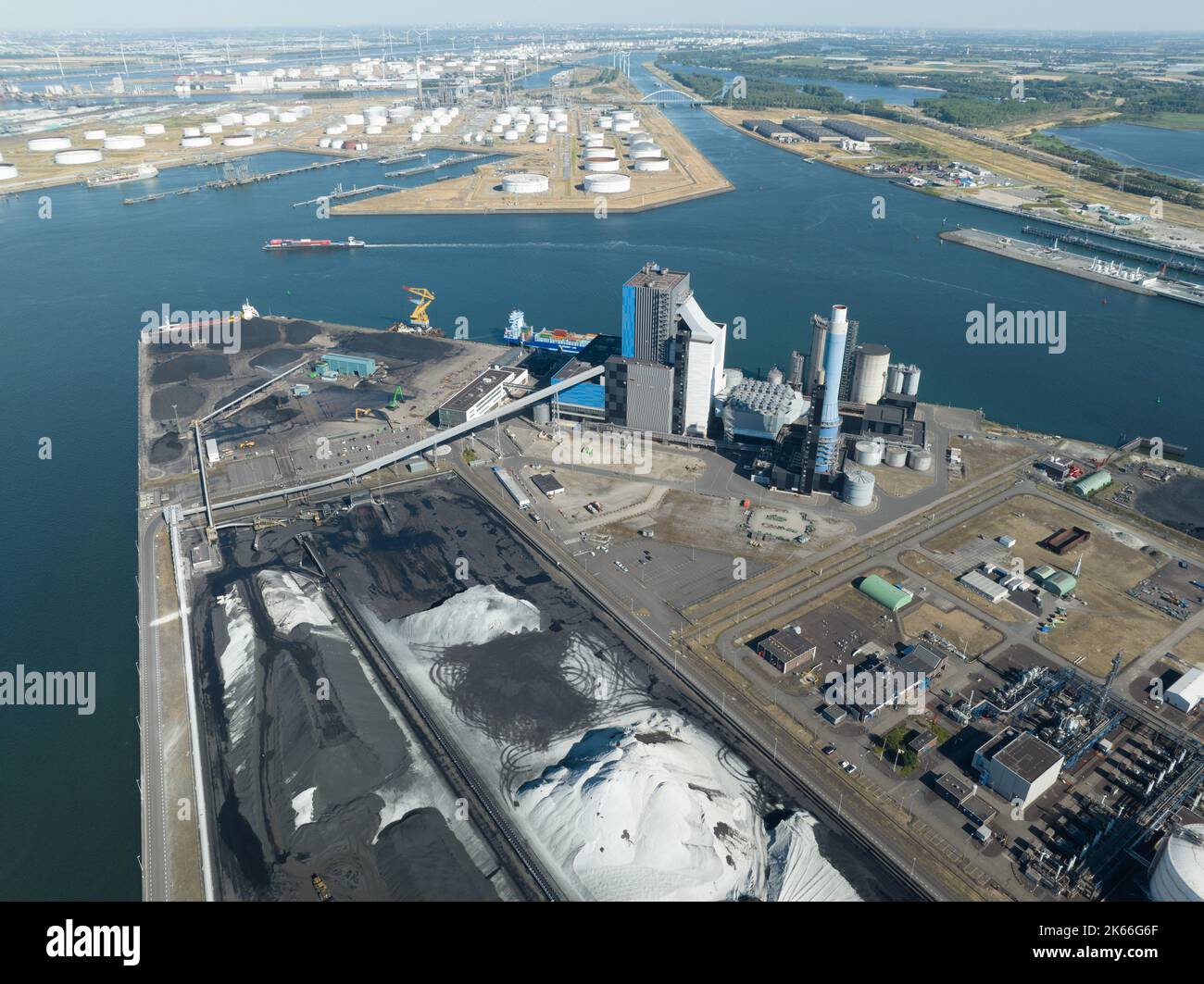 Centrale a carbone impianto di generazione di energia elettrica sul Maasvlakte nel porto di Rotterdam. Emissioni industriali dei cambiamenti climatici Foto Stock