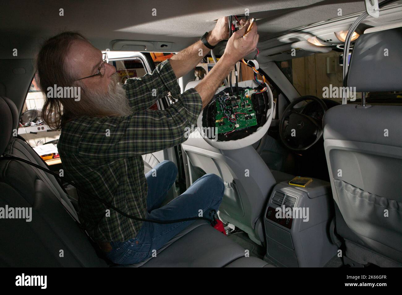 Attrezzo di montaggio componenti elettronici Foto Stock