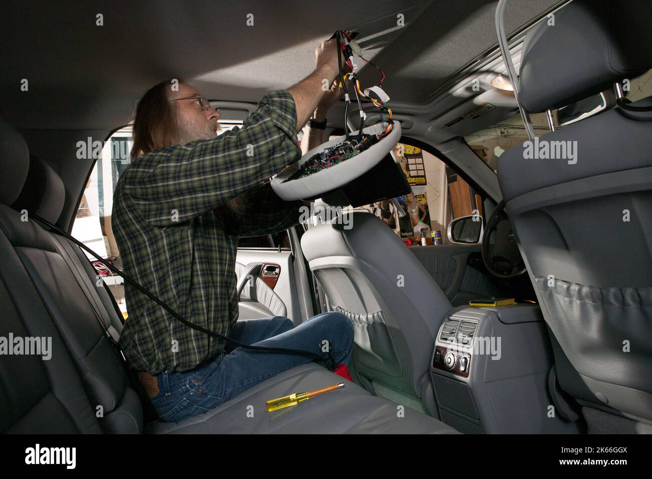 Attrezzo di montaggio componenti elettronici Foto Stock