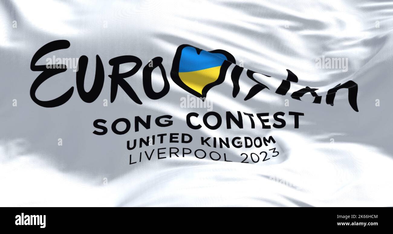 Liverpool, Regno Unito, ottobre 2022: La bandiera del concorso di canzoni Eurovision 2023 volo. L'edizione 2023 si svolgerà a Liverpool, Regno Unito, perché l'Ucraina c Foto Stock