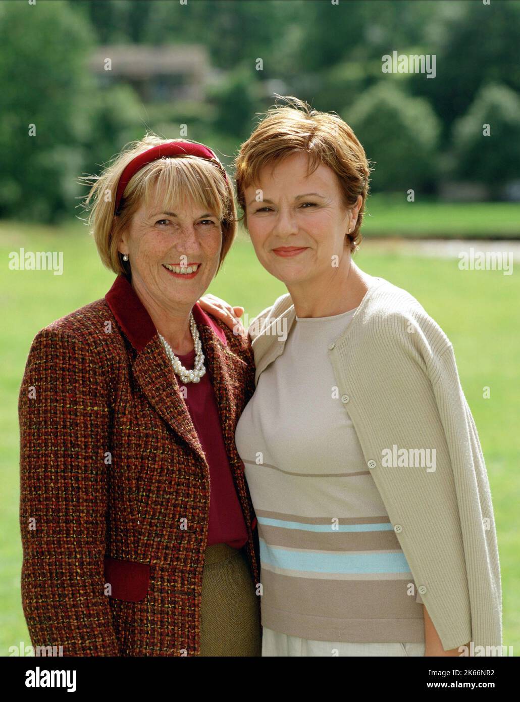 ANGELA BAKER, JULIE WALTERS, RAGAZZE CALENDARIO, 2003 Foto Stock