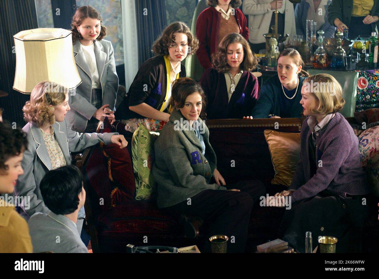 GYLLENHAAL, ROBERTS, DUNST, GOODWIN, STILES, MONA LISA SMILE, 2003 Foto Stock