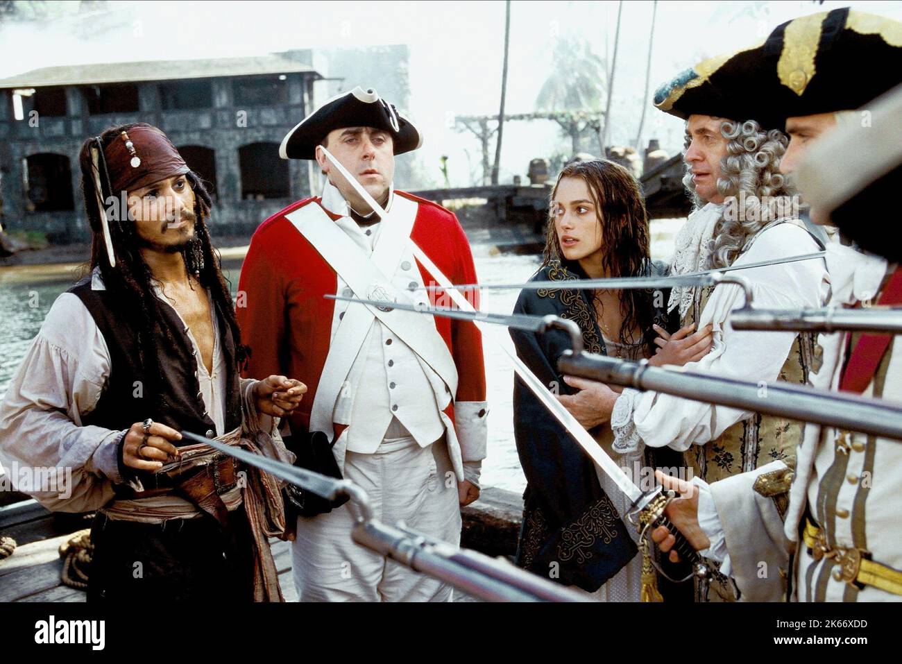 JOHNNY DEPP e Keira Knightley, pirati dei Caraibi: La maledizione della perla nera, 2003 Foto Stock