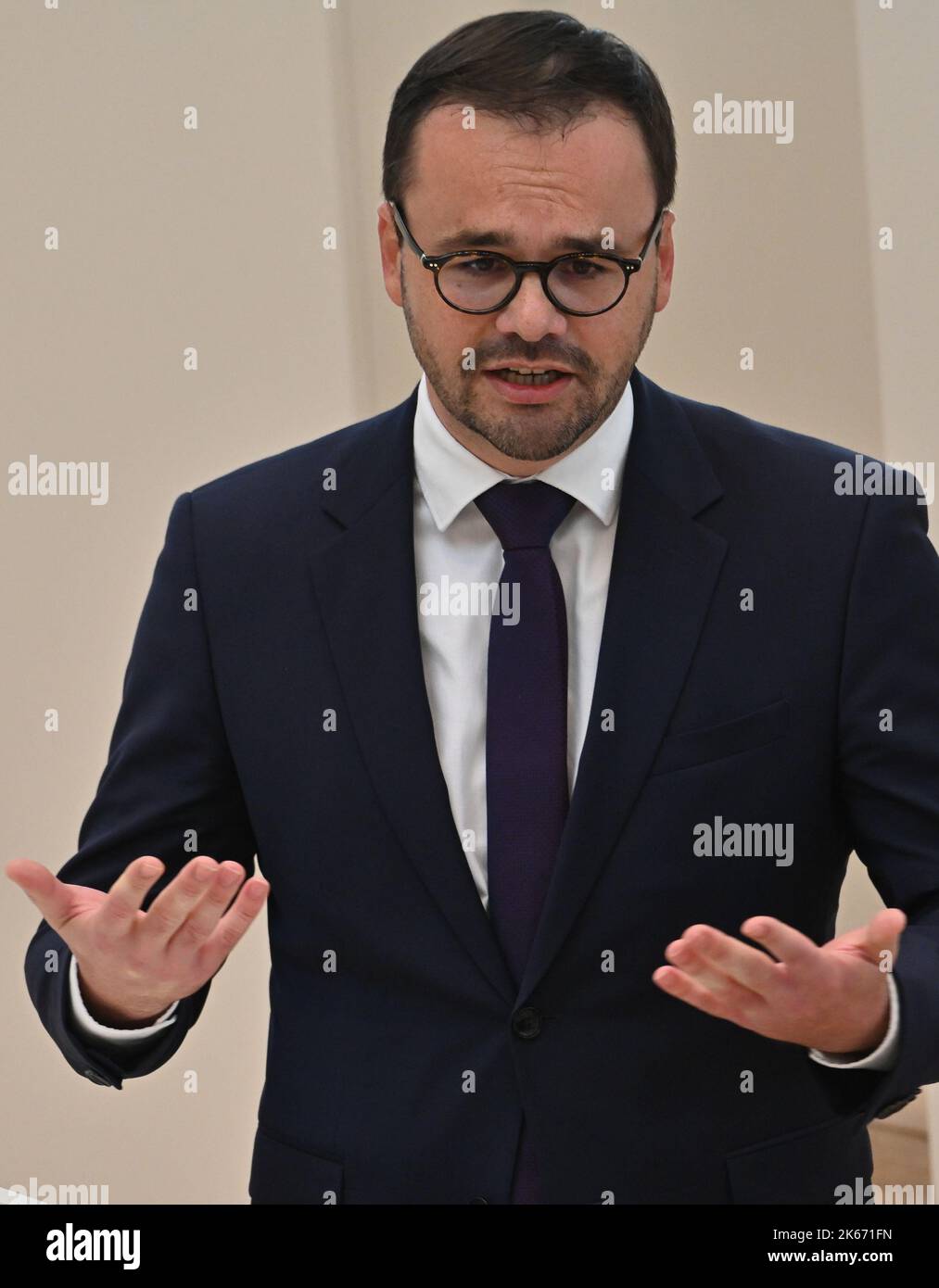 Potsdam, Germania. 12th Ott 2022. Jan Redmann (CDU) interviene nel dibattito della sessione del parlamento di Stato sul doppio bilancio 2023/2024. Tra le altre cose, i deputati discutono della legge di bilancio 20223/2024 del governo statale, del mercato del lavoro nel Brandeburgo e della raffineria PCK a Schwedt. Credit: Bernd Settnik/dpa/Alamy Live News Foto Stock