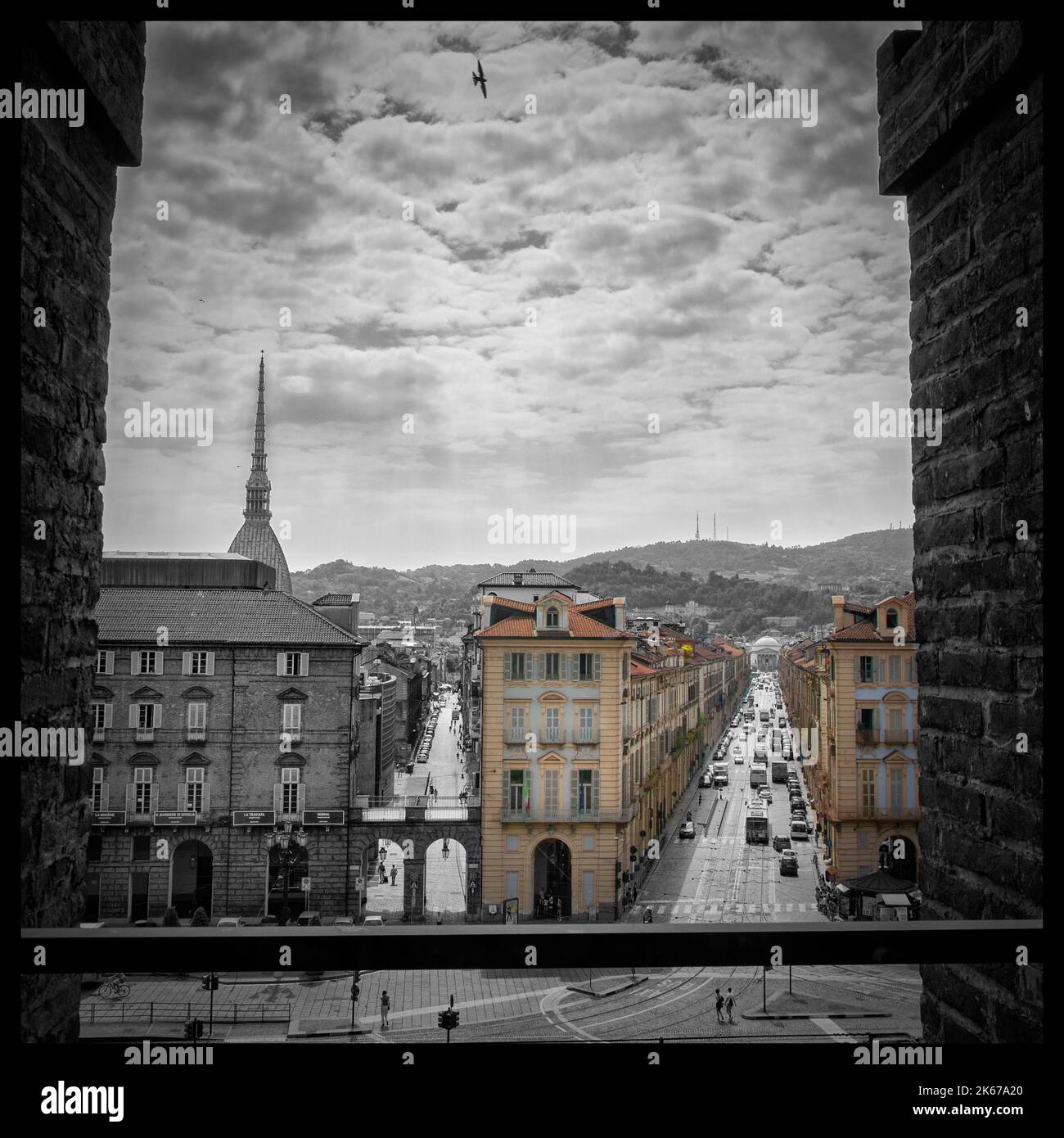 Vista panoramica di via po che conduce al fiume e alla chiesa della Gran madre. Dietro il Teatro Regio è visibile la Mole Antonelliana. Foto Stock