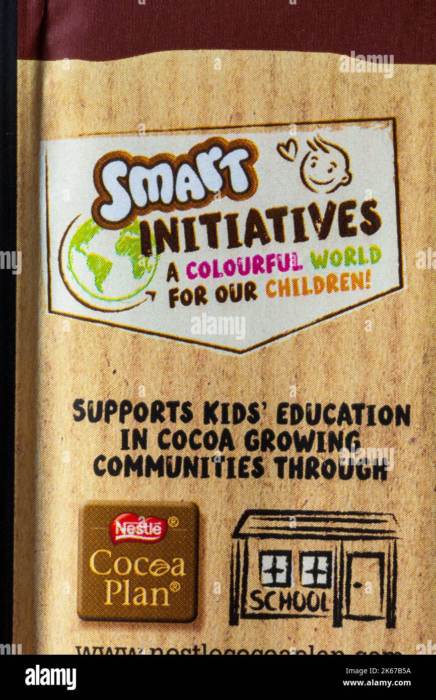 Iniziative intelligenti un mondo colorato per i nostri bambini supporta l'educazione dei bambini nelle comunità di coltivazione del cacao attraverso il piano Nestlé Cocoa Foto Stock