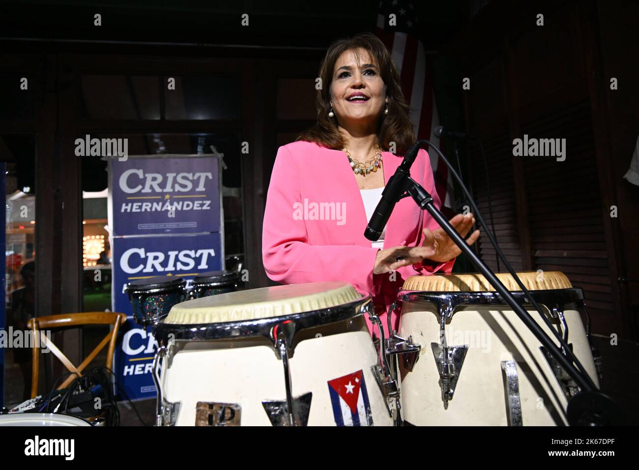 Miami, Stati Uniti. 11th Ott 2022. Il Senatore Annette Taddeo si presenta per mostrare il suo sostegno al candidato democratico Gubernatorial della Florida Charlie Crist durante l'evento della campagna a Ball & Chain a Miami, Florida, USA, il 11 ottobre 2022. Charlie Crist è Unito dal suo compagno di corsa Karla Hernandez, Portare la lotta a DeSantis insieme ai sostenitori della base e ai leader della comunità locale. (Foto di Michele Eve Sandberg/Sipa USA) Credit: Sipa USA/Alamy Live News Foto Stock