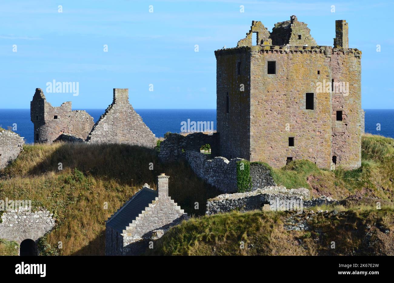 Il Castello di Dunnottar a Stonehaven, un punto di riferimento storico scozzese Foto Stock