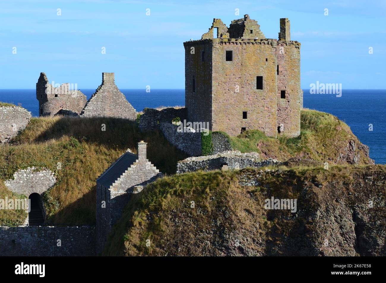 Il Castello di Dunnottar a Stonehaven, un punto di riferimento storico scozzese Foto Stock