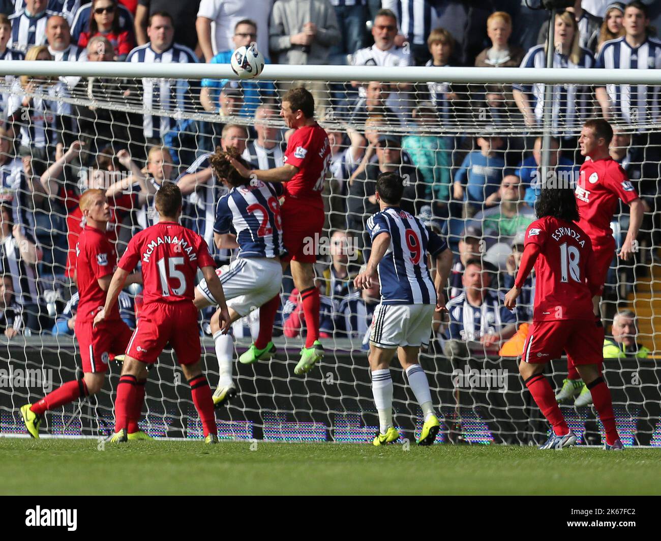 04 maggio 2013 - Calcio - Barclays Premier League Football - West Bromwich Albion Vs Wigan Athletic - James McArthur di Wigan Athletic esce dalla linea di meta nell'ultimo minuto per mantenere una vittoria 2-3 per Wigan- fotografo: Paul Roberts / Pathos. Foto Stock