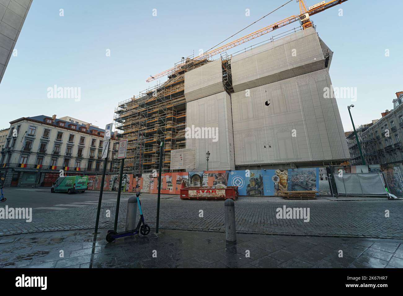 Primo piano sui lavori di ristrutturazione dell'antico palazzo della borsa  di Bruxelles Foto stock - Alamy