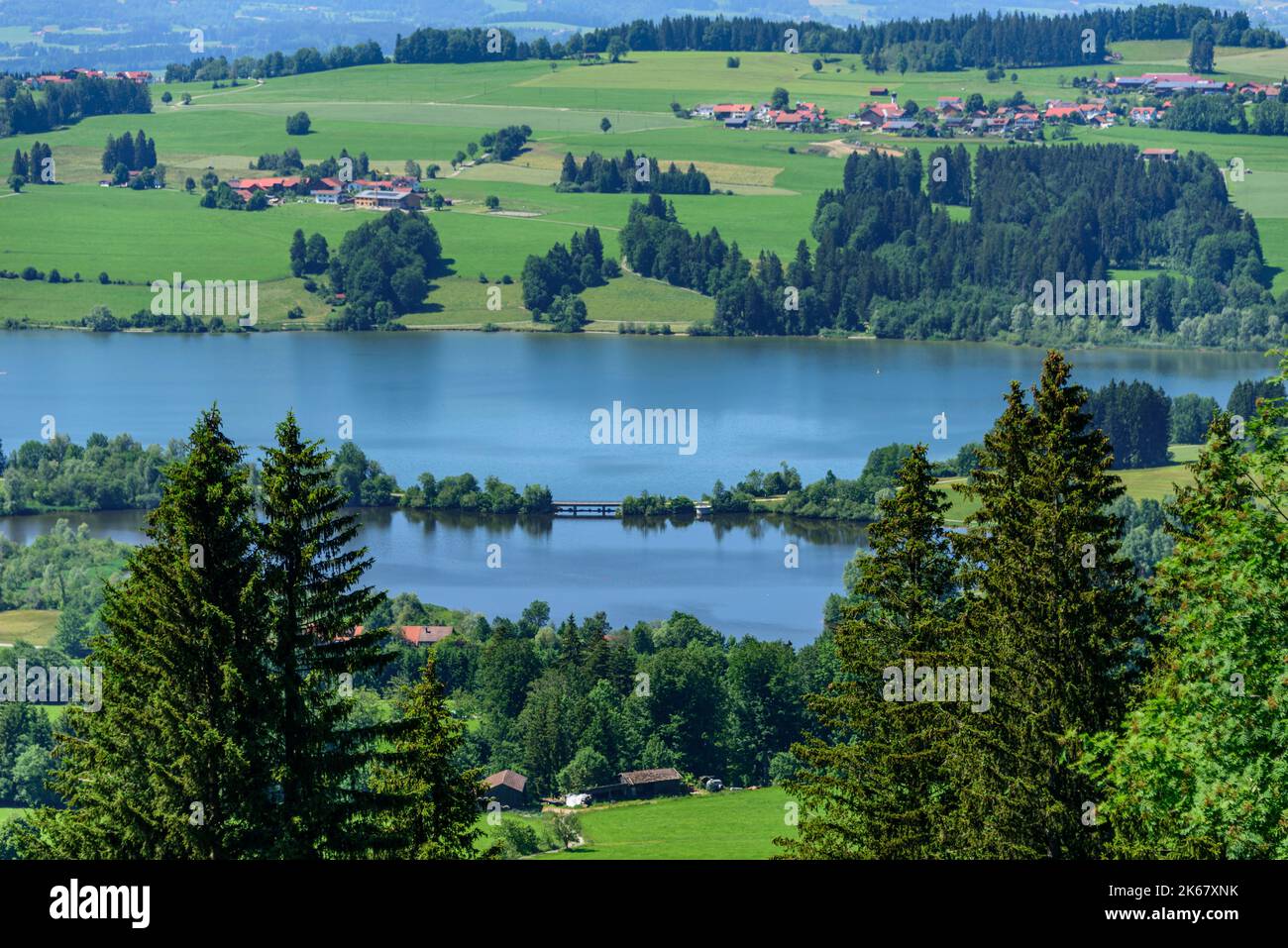 Bella vista sul lago Rottach vicino a Kempten in alta Allgaeu Foto Stock