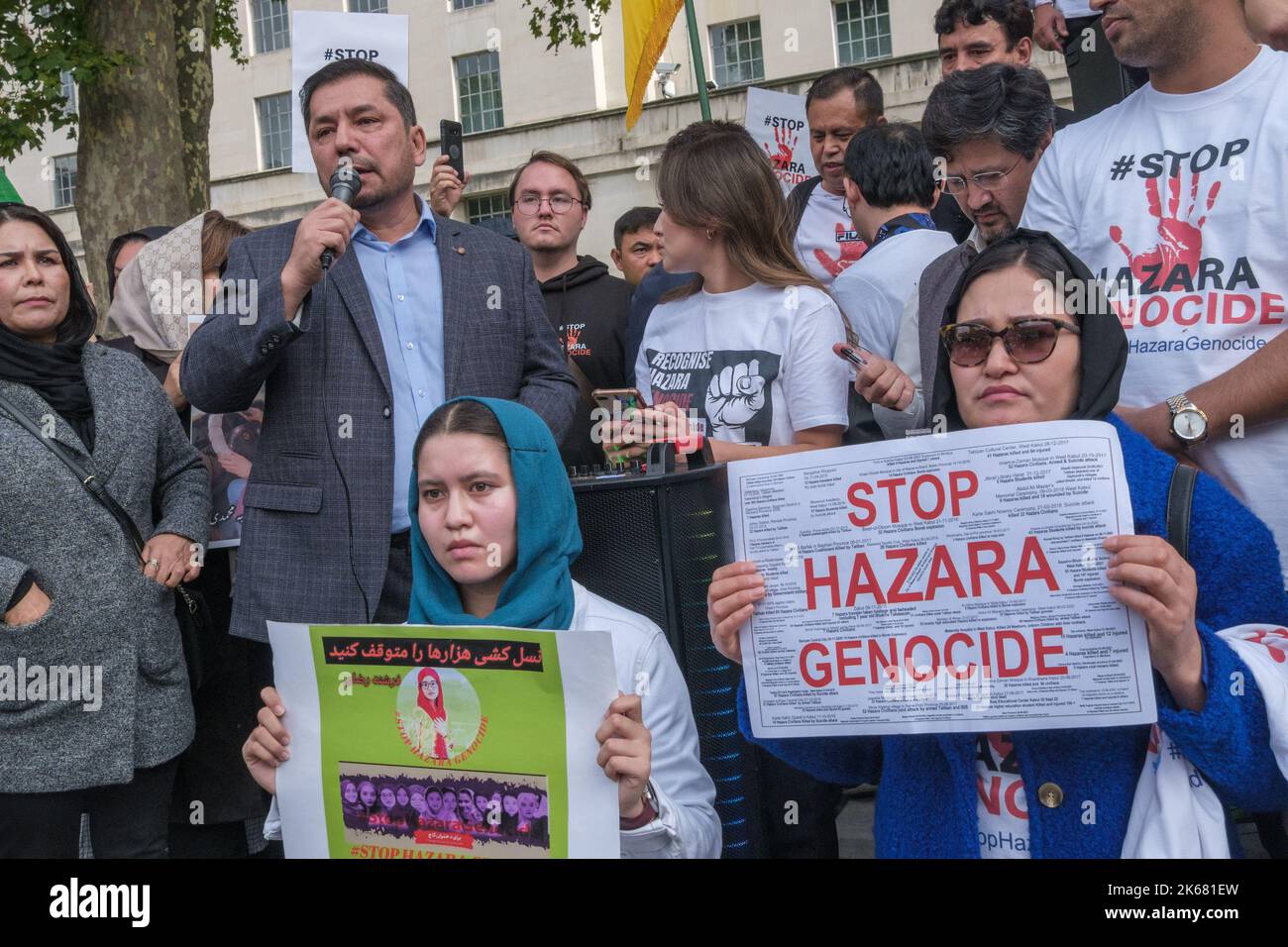 Londra, Regno Unito. 12th Ott 2022. La comunità Hazara dell'Afghanistan protesta contro Downing St. Sono stati sottoposti a periodi estremi di persecuzione come musulmani sciiti dal diciannovesimo secolo e la loro schiavitù è stata vietata solo negli anni '1920s. L'invasione del 2001 ha migliorato il loro status e in particolare il loro accesso all'istruzione, ma l'ascesa dello Stato talebano e islamico dal 2015 ha portato a molti attacchi contro di loro. Il 30 settembre un attentato suicida ha ucciso almeno 53 adolescenti in una classe scolastica. Credit: Peter Marshall/Alamy Live News Foto Stock
