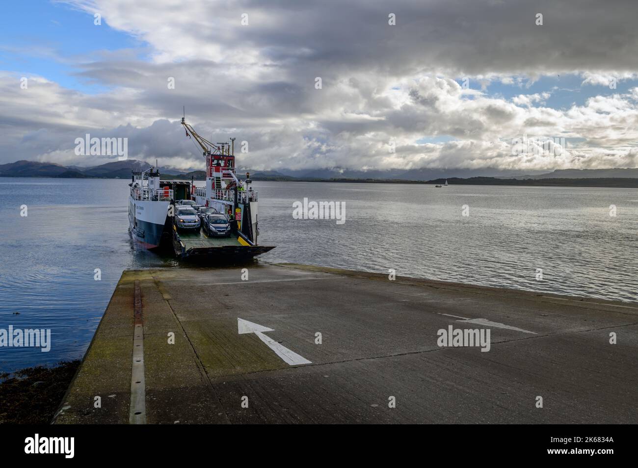 Il traghetto mattutino da Oban atterra ad Achnacroish sull'Isola di Lismore, Argyll, Scozia Foto Stock