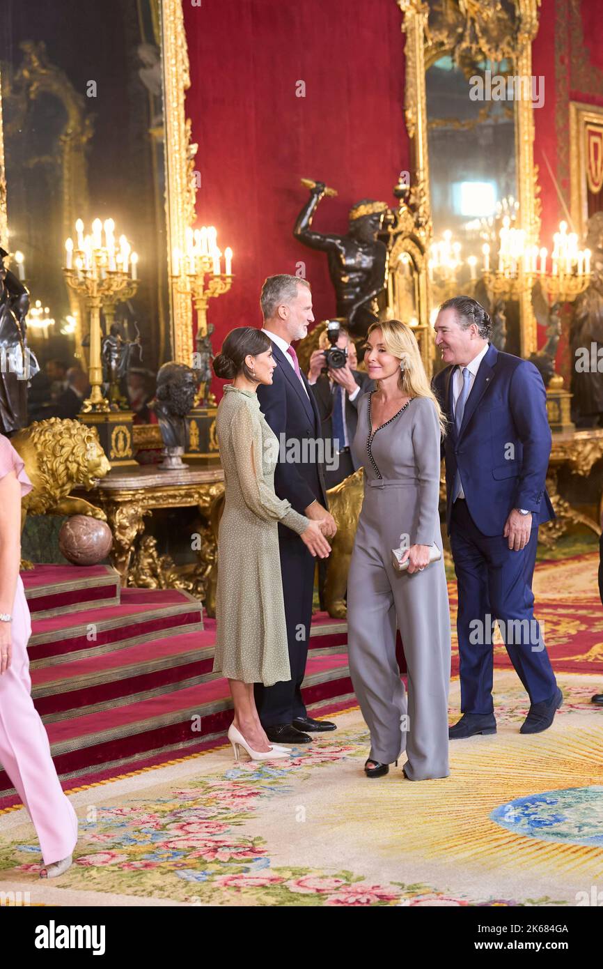 Madrid. Spagna. 20221012, Re Felipe VI di Spagna, Regina Letizia di Spagna, Esther Alcocer Koplowitz partecipa a un ricevimento per la Giornata Nazionale al Palazzo reale il 12 ottobre 2022 a Madrid, Spagna Credit: MPG/Alamy Live News Foto Stock