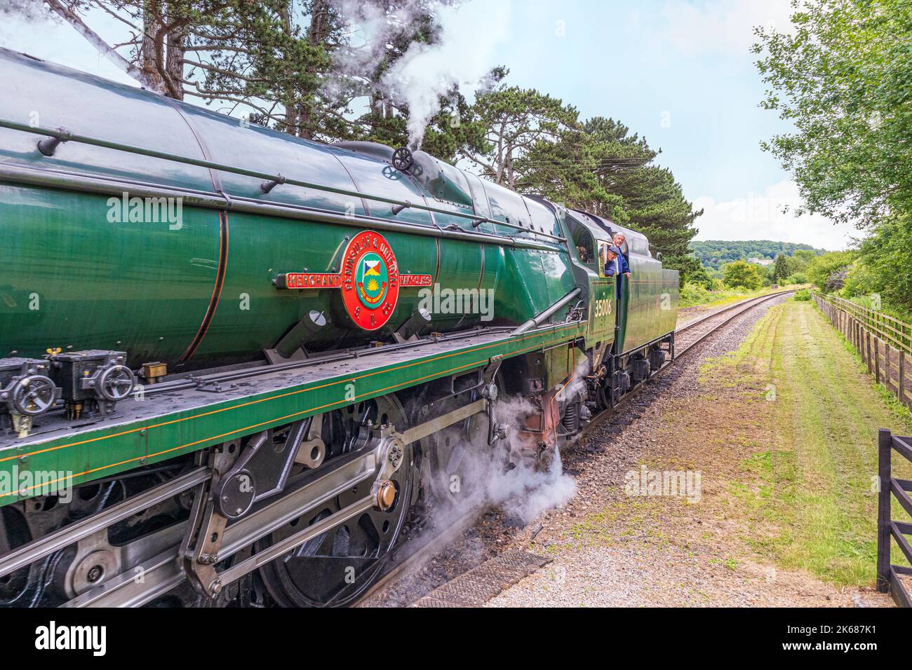 SR Merchant Navy Classe 35006 Peninsular & Oriental S. N. Co. Lasciando Gotherington Station sulla Gloucestershire Warwickshire Steam Railway, Gothering Foto Stock