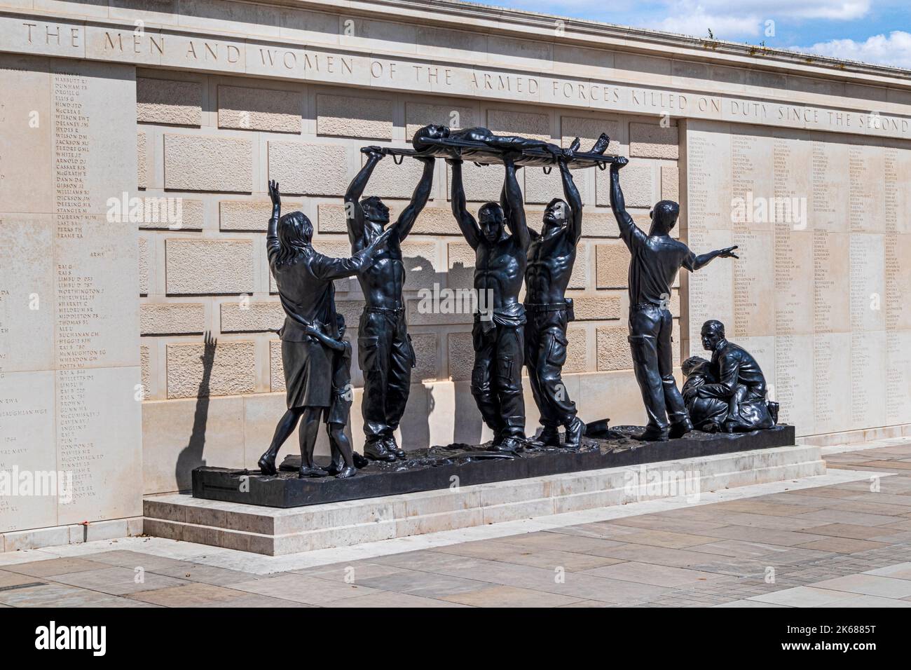 Il Memoriale delle forze armate al National Memorial Arboretum di Alrewas, Staffordshire, Inghilterra, Regno Unito - commemora oltre 16.000 uomini e donne uccisi da allora Foto Stock