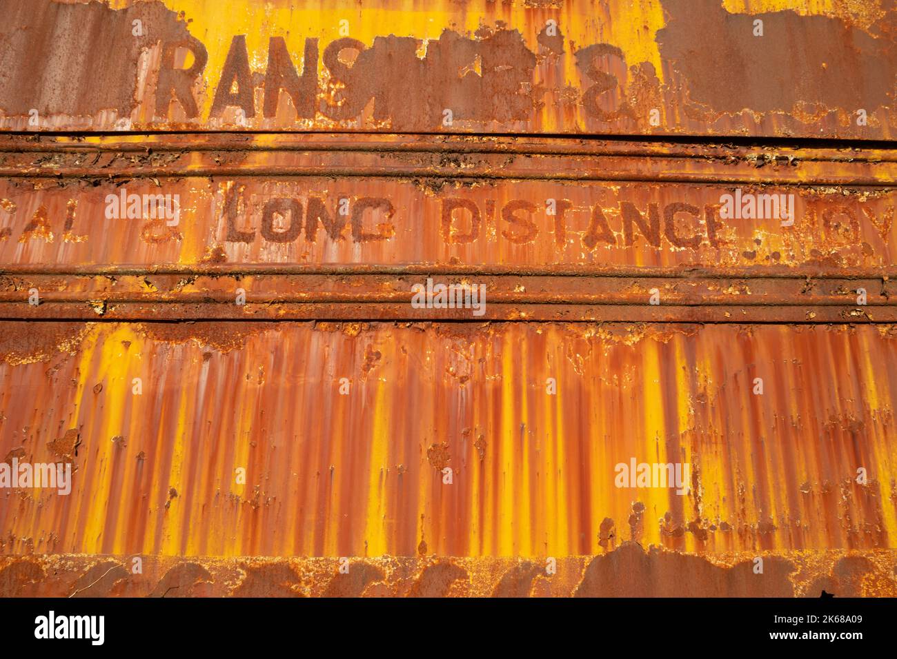 WA22212-03...WASHINGTON - dettaglio del lato di un vecchio camion di consegna a Kestner Homestead, ora un sito storico nella foresta pluviale di Quinault, ONP. Foto Stock