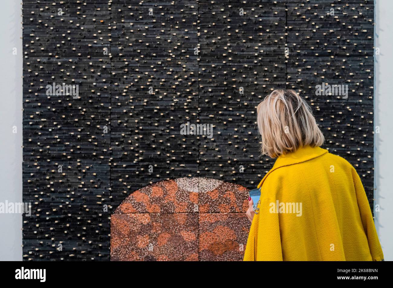 Londra, Regno Unito. 12th Ott 2022. Lavora su James Cohen - Frieze Art London 2022, Regents Park, Londra. La fiera è aperta al pubblico il 14-18 ottobre. Credit: Guy Bell/Alamy Live News Foto Stock