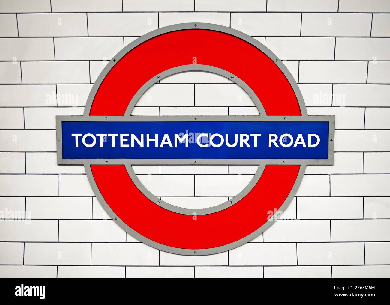 Cartello della stazione della metropolitana di Tottenham Court Road. Londra, Regno Unito Foto Stock