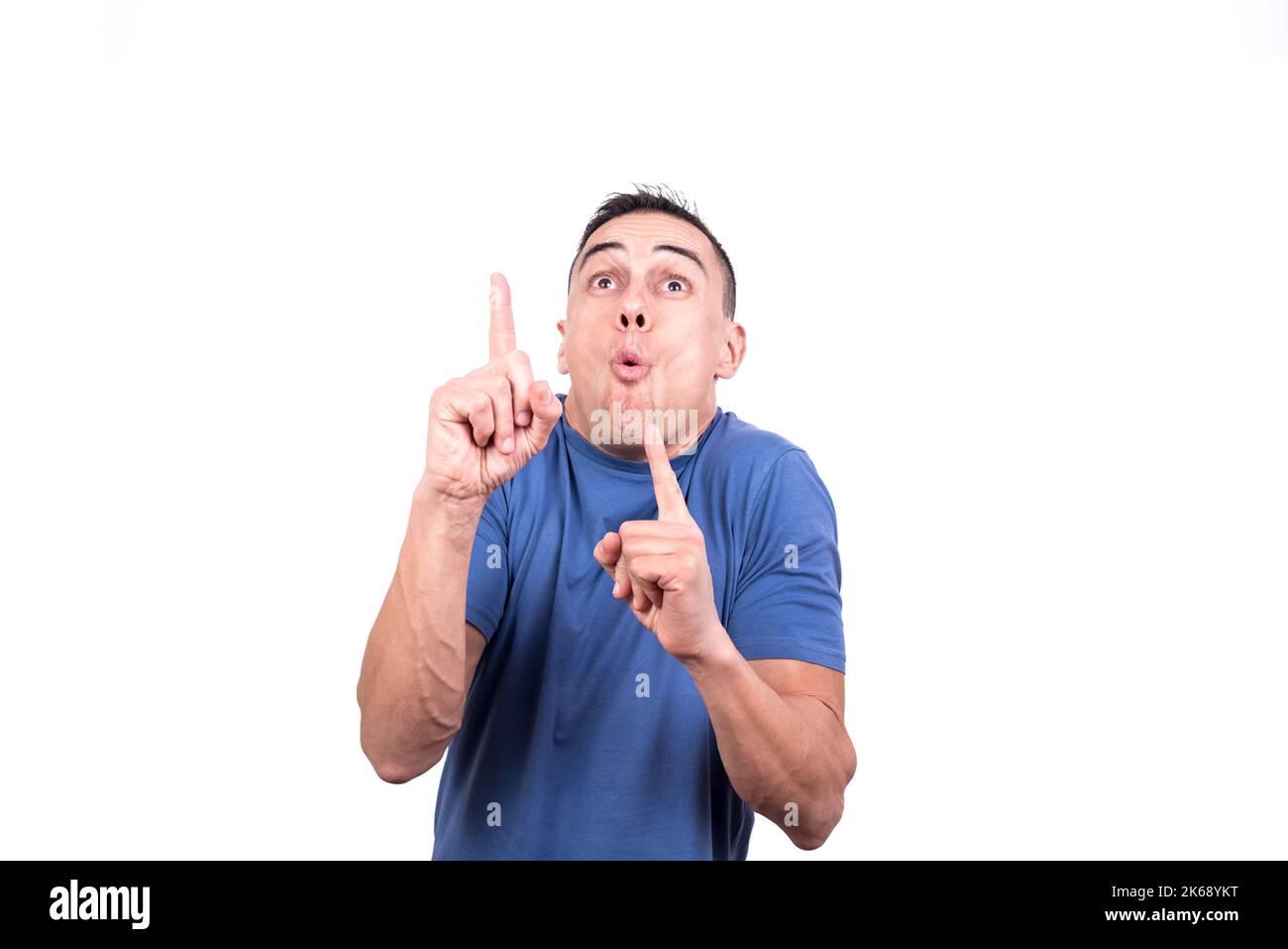 Ritratto di un uomo sorpreso che indica con le dita Foto Stock