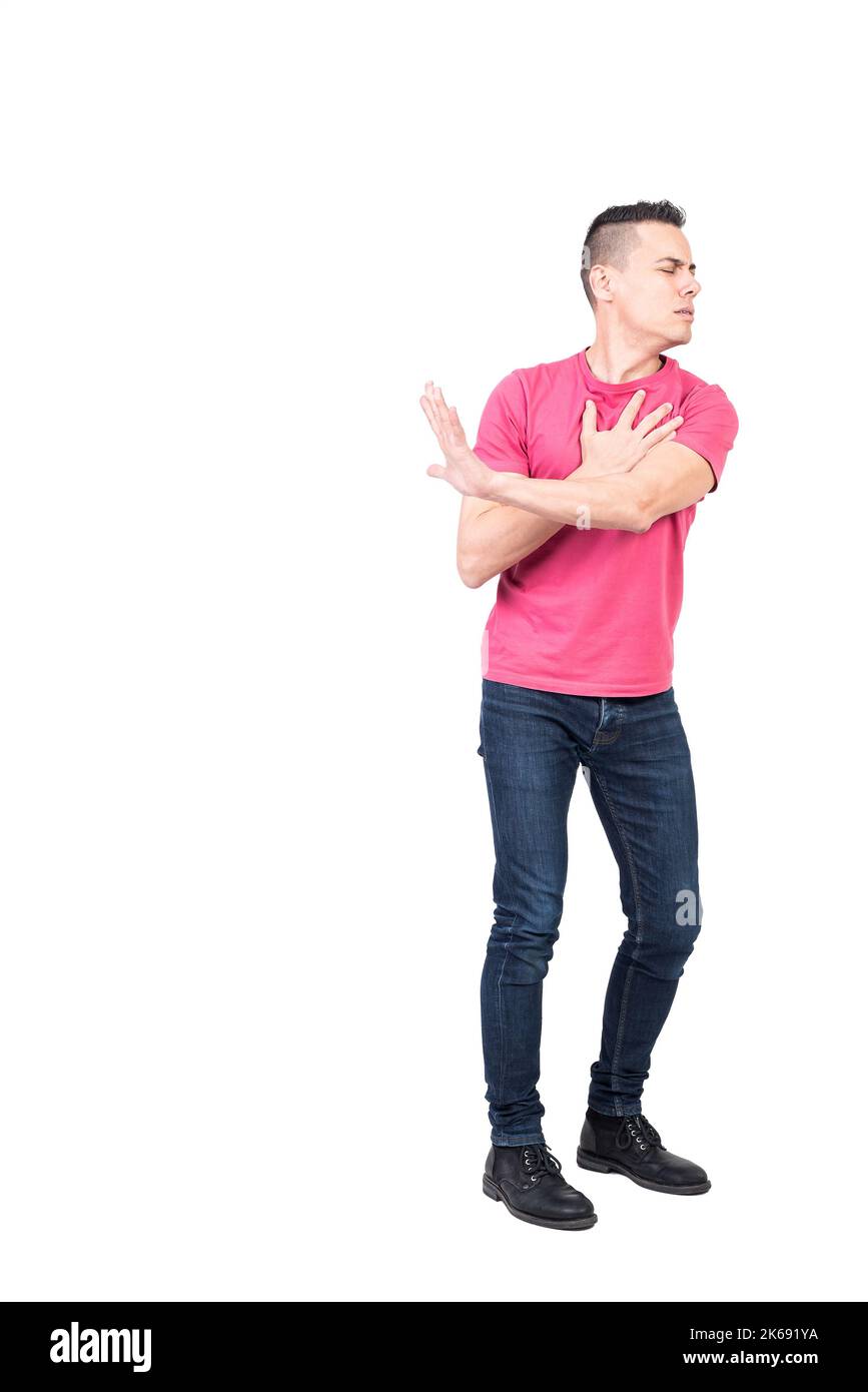 L'uomo sconvolto che tocca il cuore e la sosta gestante in studio bianco Foto Stock
