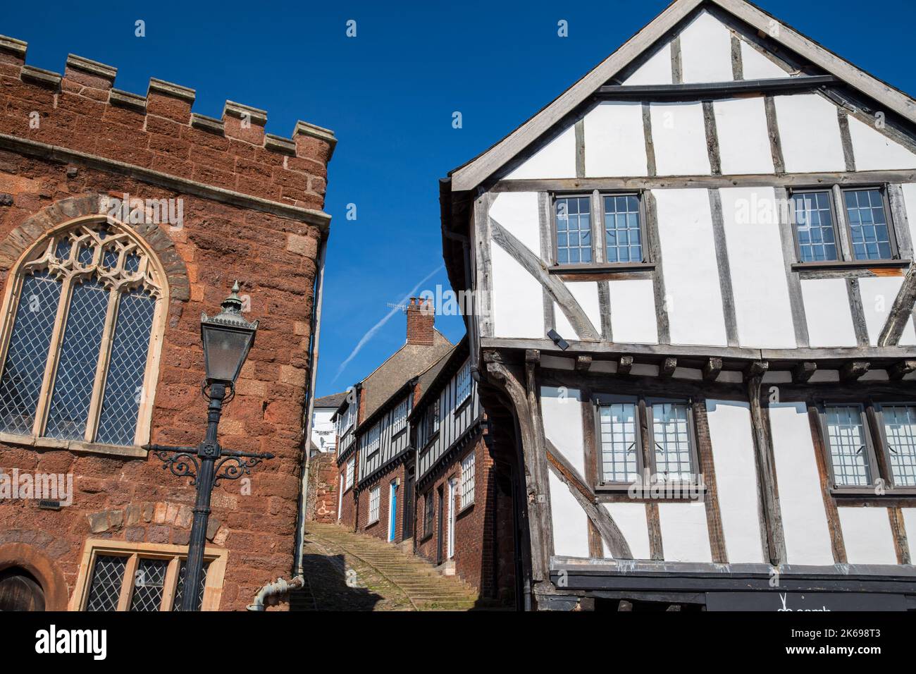 Edifici medievali Tudor nella città di Exeter, Devon Foto Stock