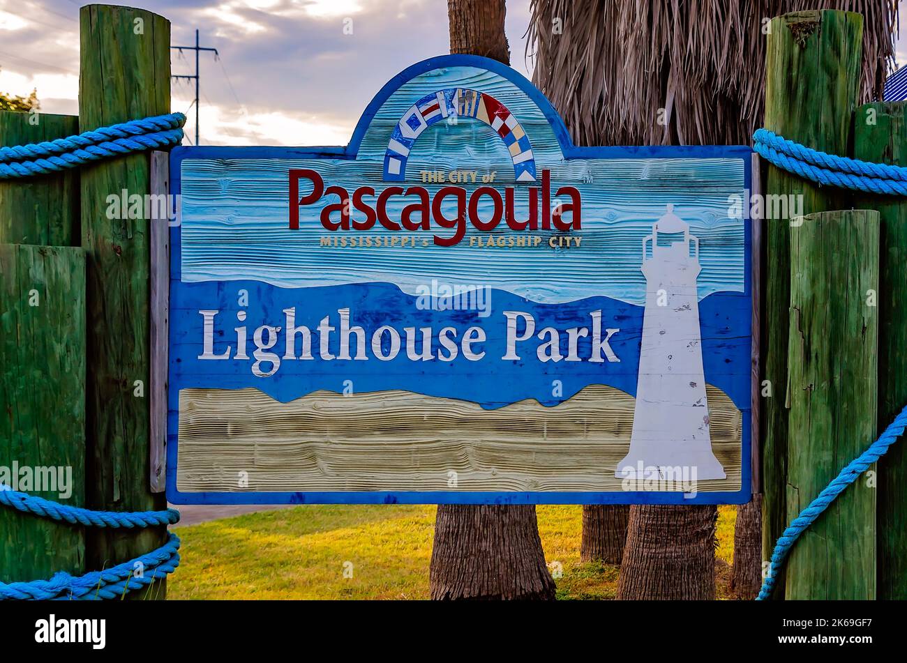 Lighthouse Park dispone di una passeggiata sul lungomare e di un molo di pesca, il 4 ottobre 2022, a Pascagoula, Mississippi. Foto Stock