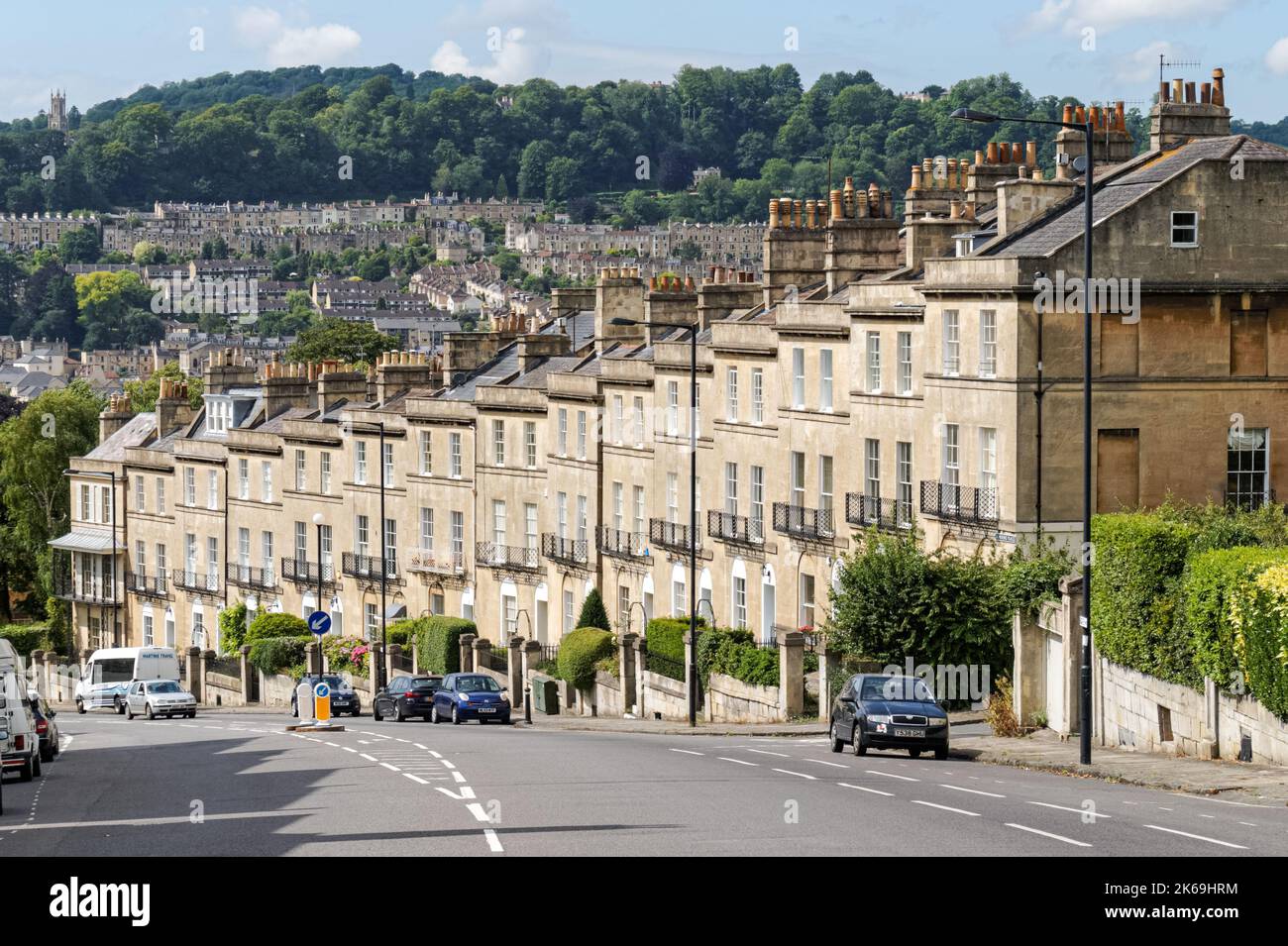 Case a schiera georgiane su Bathwick Hill a Bath, Somerset Inghilterra Regno Unito Foto Stock