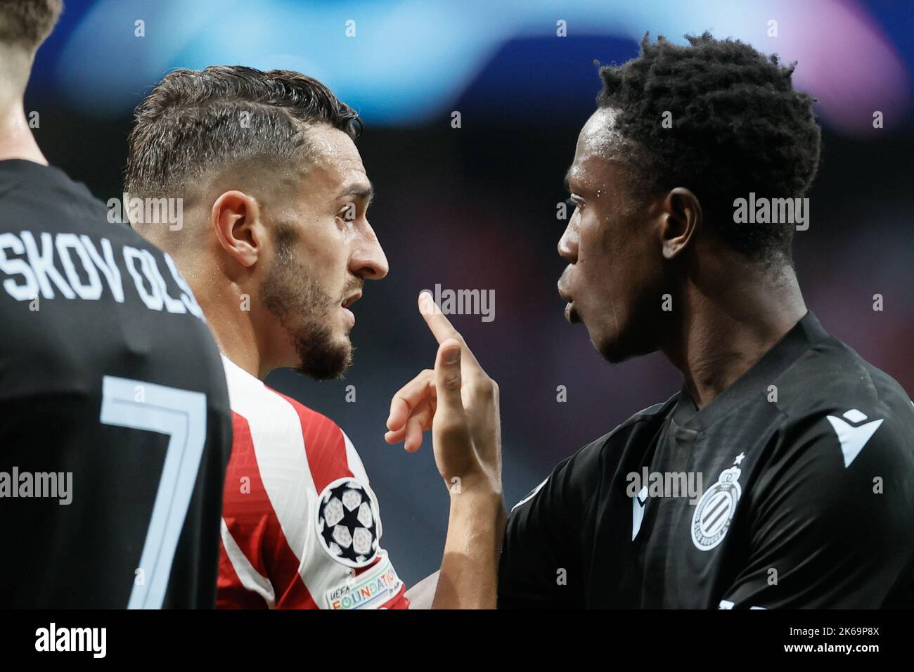 Koke dell'Atletico e Abakar Sylla del Club hanno mostrato una foto durante una partita di calcio di gruppo tra la squadra belga di calcio Club Brugge KV e l'Atletico spagnolo Madrid , mercoledì 12 ottobre 2022 a Madrid, in Spagna, il giorno 4/6 della tappa di gruppo della UEFA Champions League. FOTO DI BELGA BRUNO FAHY Foto Stock