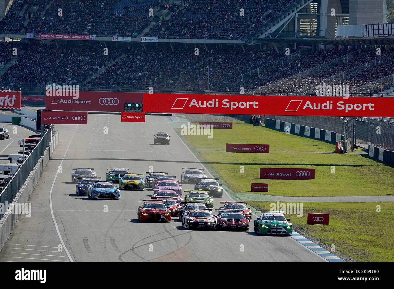 Hockenheim, Germania. 09th Ott 2022. 9th ottobre 2022, Hockenheimring, Hockenheim, DTM 2022, Hockenheimring, nella foto di partenza gara: Marco Wittmann, Walkenhorst Motorsport, René Rast, Abt Sportsline, Clemens Schmid, GRT Grasser Racing, Sheldon van der Linde, Schubert Motorsport, Lucas Auer, Mercedes AMG Team Winward, Kelvin van der Linde, Abt Sportsline, Maximilian GOTZ, Mercedes-AMG Team Winward, Luca Stolz, Mercedes-AMG HRT, Ricardo Feller, Abt Sportsline, Philipp Eng, Schubert Motorsport, Nico Muller, Team Rosberg Credit: dpa/Alamy Live News Foto Stock