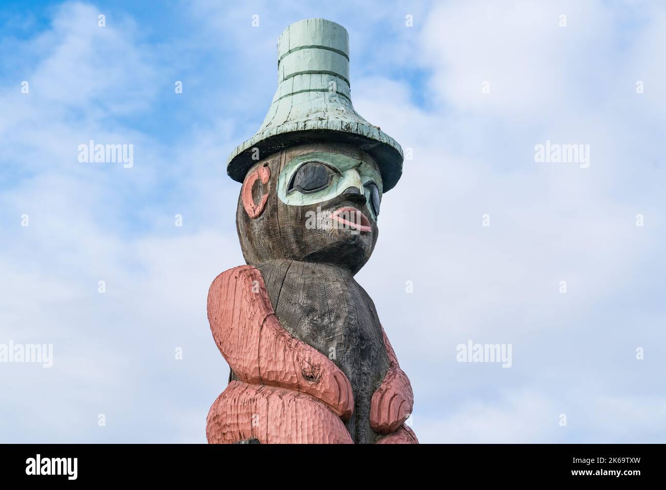 Totem Pole Figure native dell'Alaska ad Anchorage, Alaska Foto Stock