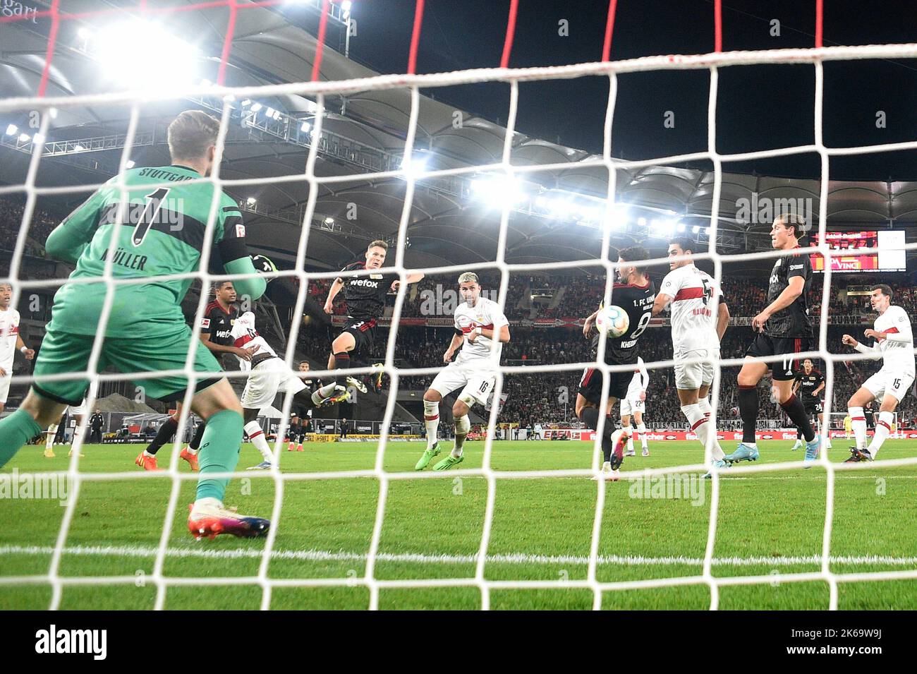 Stoccarda, Germania. 09th Ott, 2022. Obiettivo Paul JAECKEL (Union Berlin) a 0-1, Goal diretto, azione, dietro la fotocamera obiettivo, dietro la prospettiva obiettivo. Calcio 1st Bundesliga stagione 2022/2023, 9th matchday, matchday09, VFB Stuttgart-1st Union Berlin 0-1, il 9th ottobre 2022, Mercedes Benz Arena Stuttgart ? Credit: dpa/Alamy Live News Foto Stock