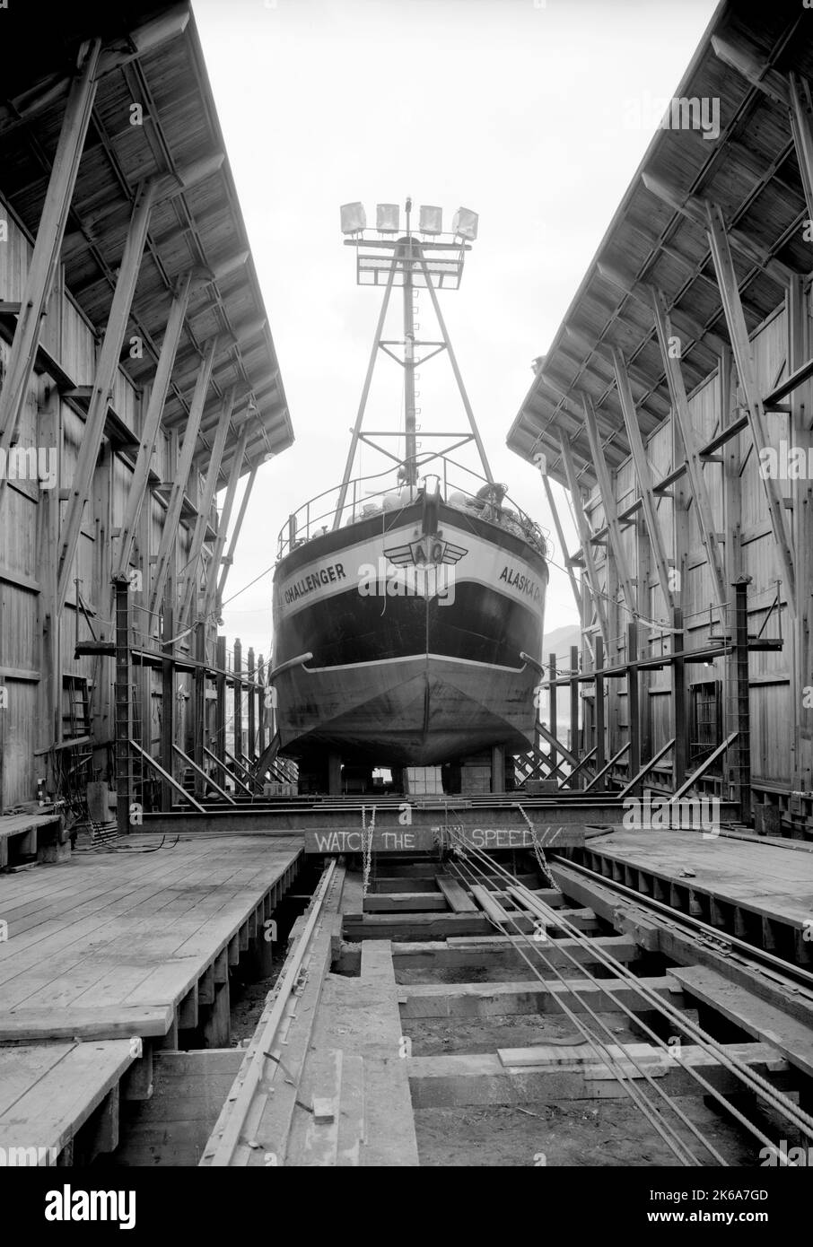 Nave su una rampa presso la base operativa navale Dutch Harbor e Fort Mears. Foto Stock