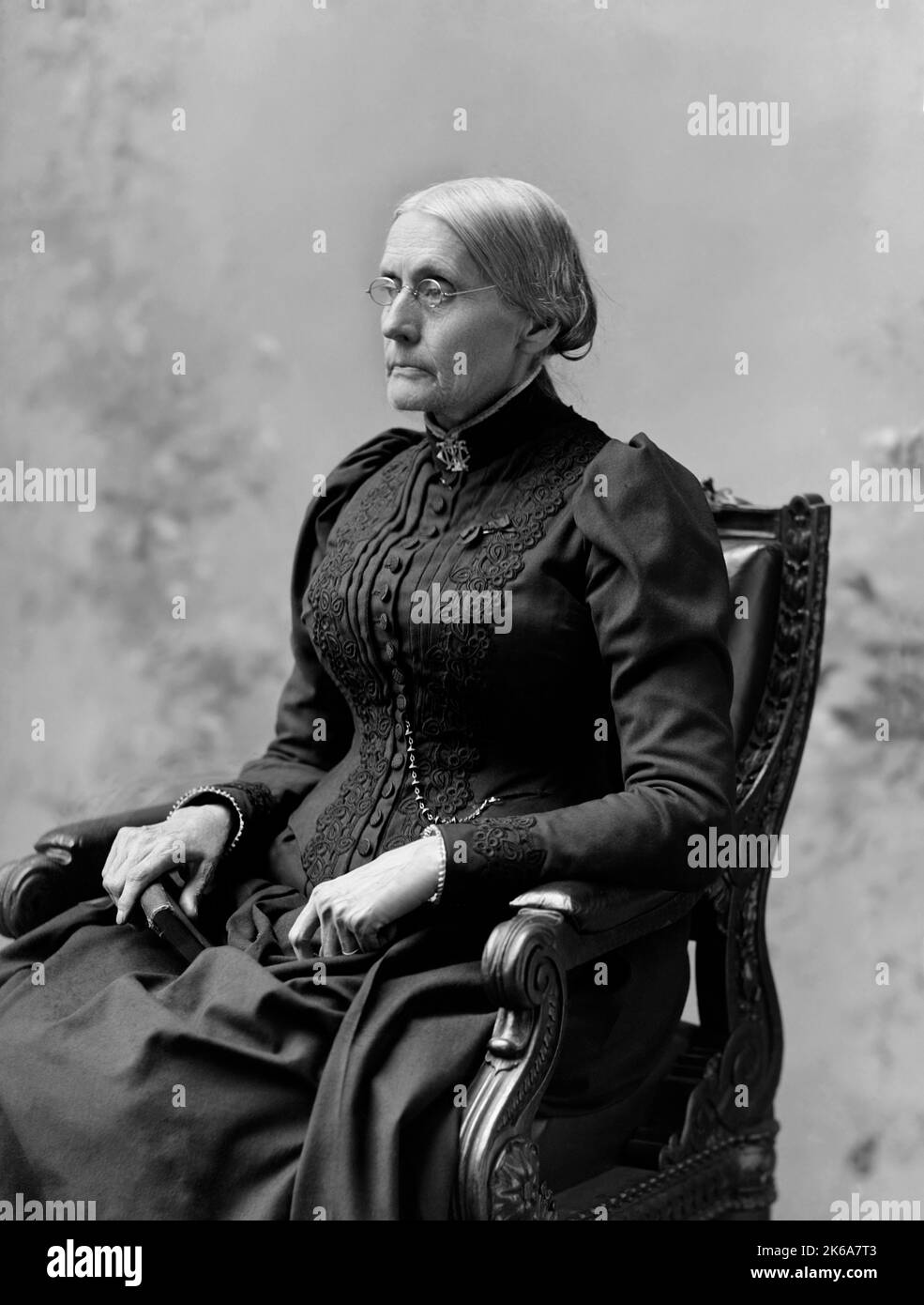 Ritratto di Susan B. Anthony seduto su una sedia, 1891. Foto Stock