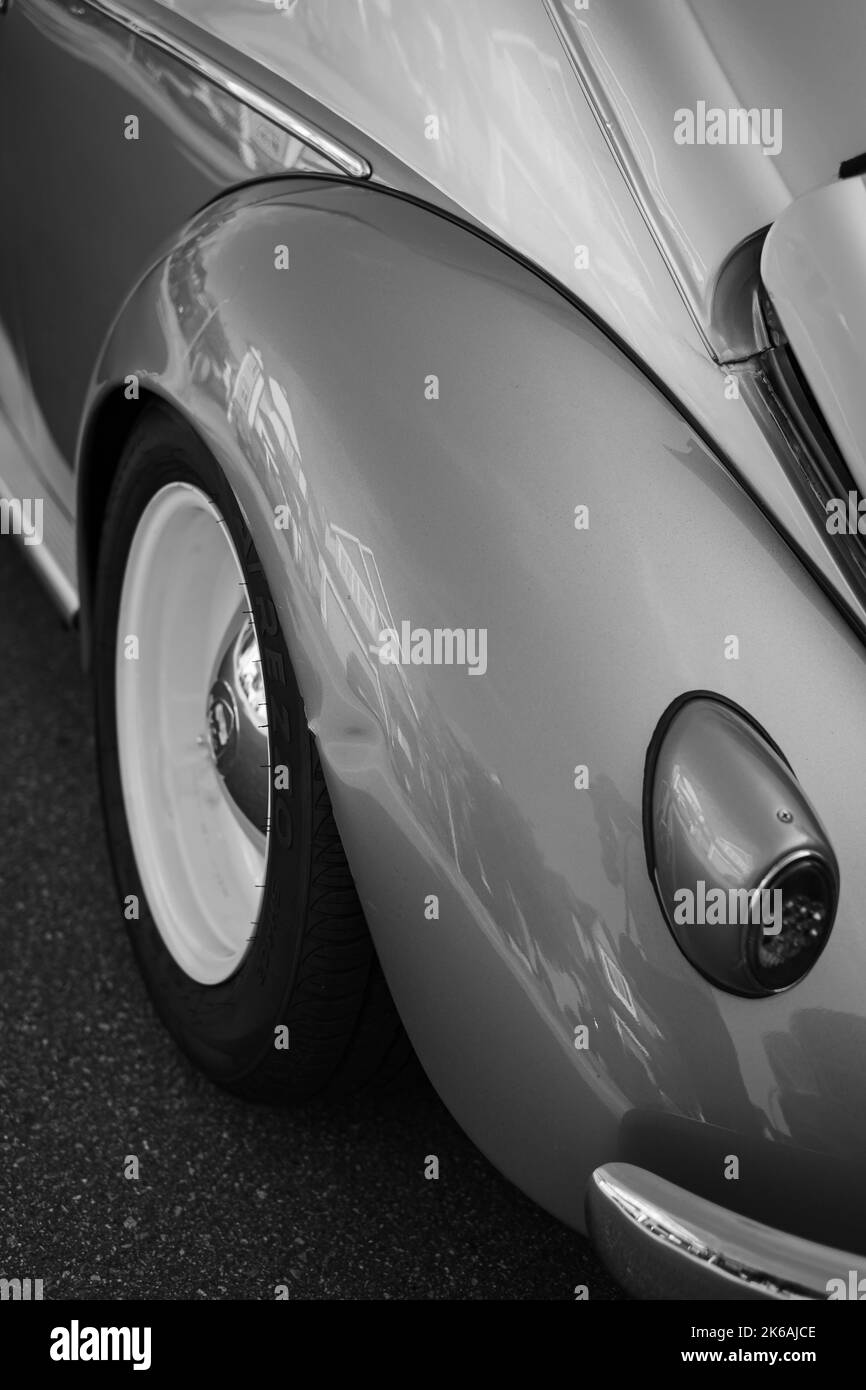 Primo piano sui dettagli delle auto classiche. Dettaglio auto d'epoca. Foto in bianco e nero. Nessuno, foto di strada Foto Stock