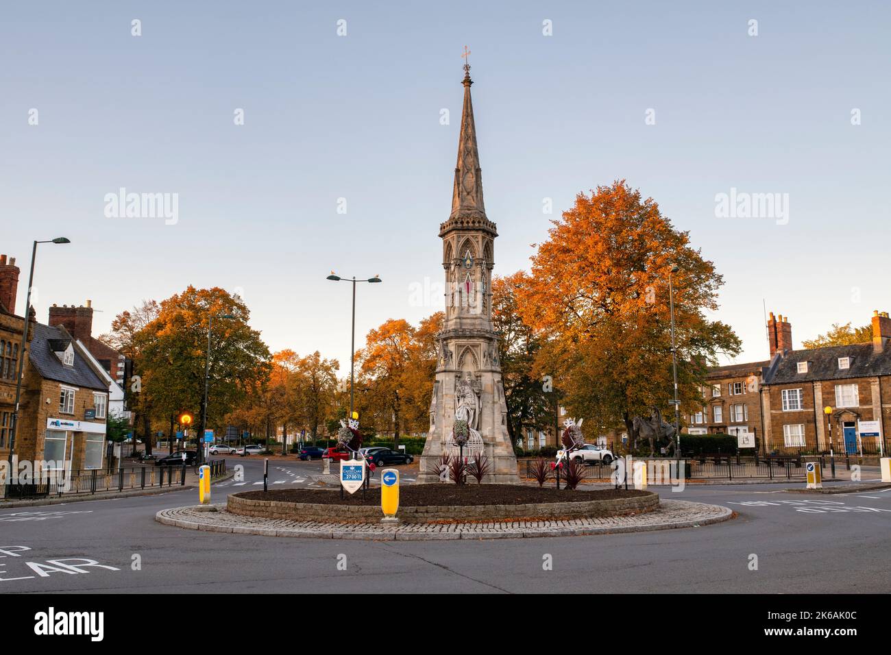 Croce Banbury all'alba in autunno. Banbury, Oxfordshire, Inghilterra Foto Stock