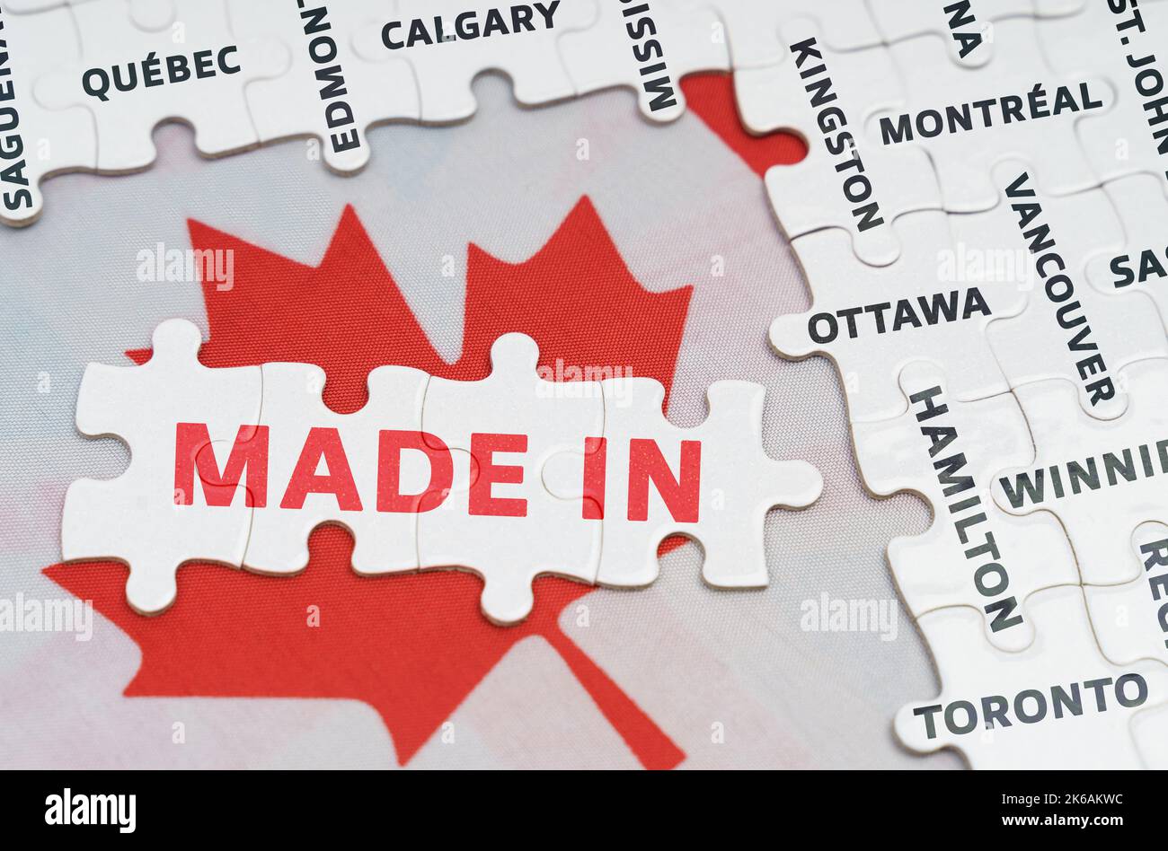 Concetto nazionale. La bandiera del Canada caratterizza i puzzle di nome della città e i puzzle di puzzle con le parole - fatti dentro Foto Stock
