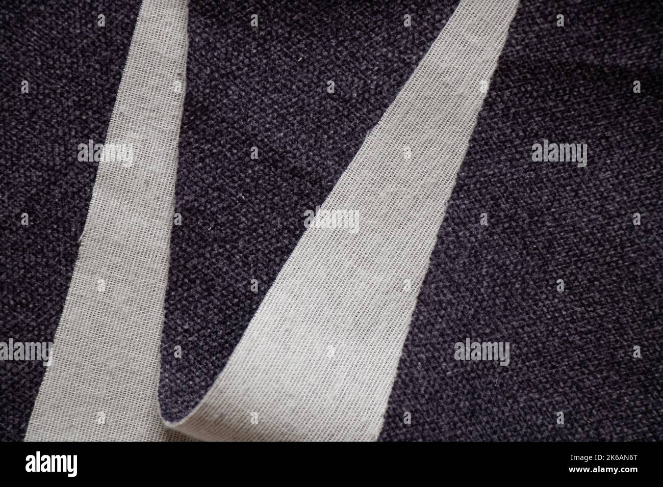 Tessuto grigio chiaro per il primo piano dello sfondo, tessuto per lo sfondo Foto Stock