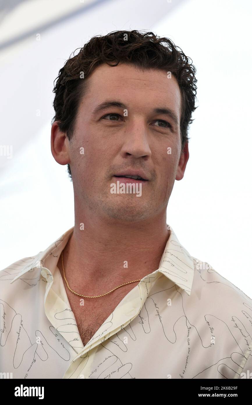 Attore Miles Teller in posa durante la fotocall del film “Top Gun: Maverick” in occasione del Festival di Cannes il 18 maggio 2022 Foto Stock