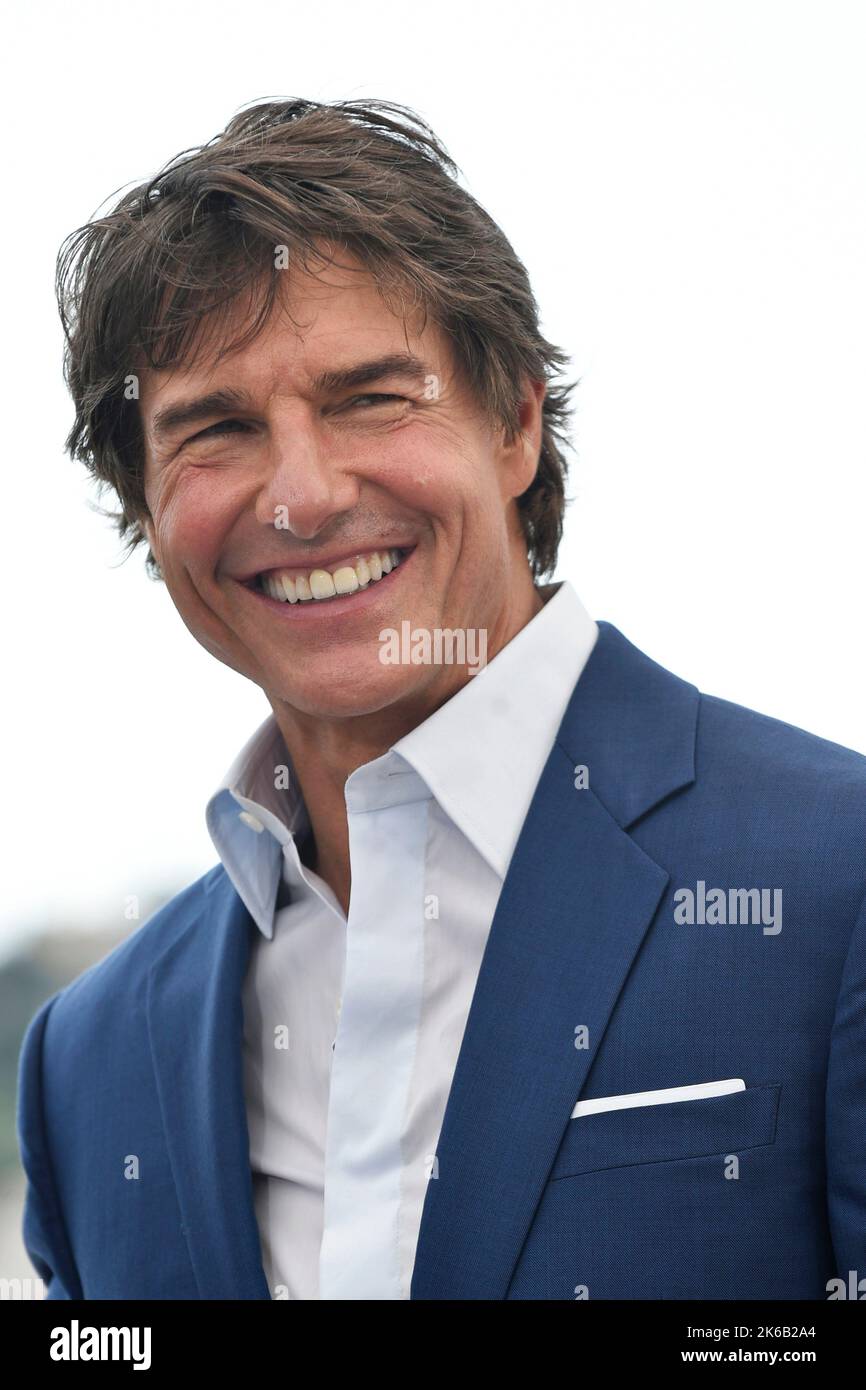 Attore Tom Cruise in posa durante la fotocall del film “Top Gun: Maverick” in occasione del Festival di Cannes il 18 maggio 2022 Foto Stock